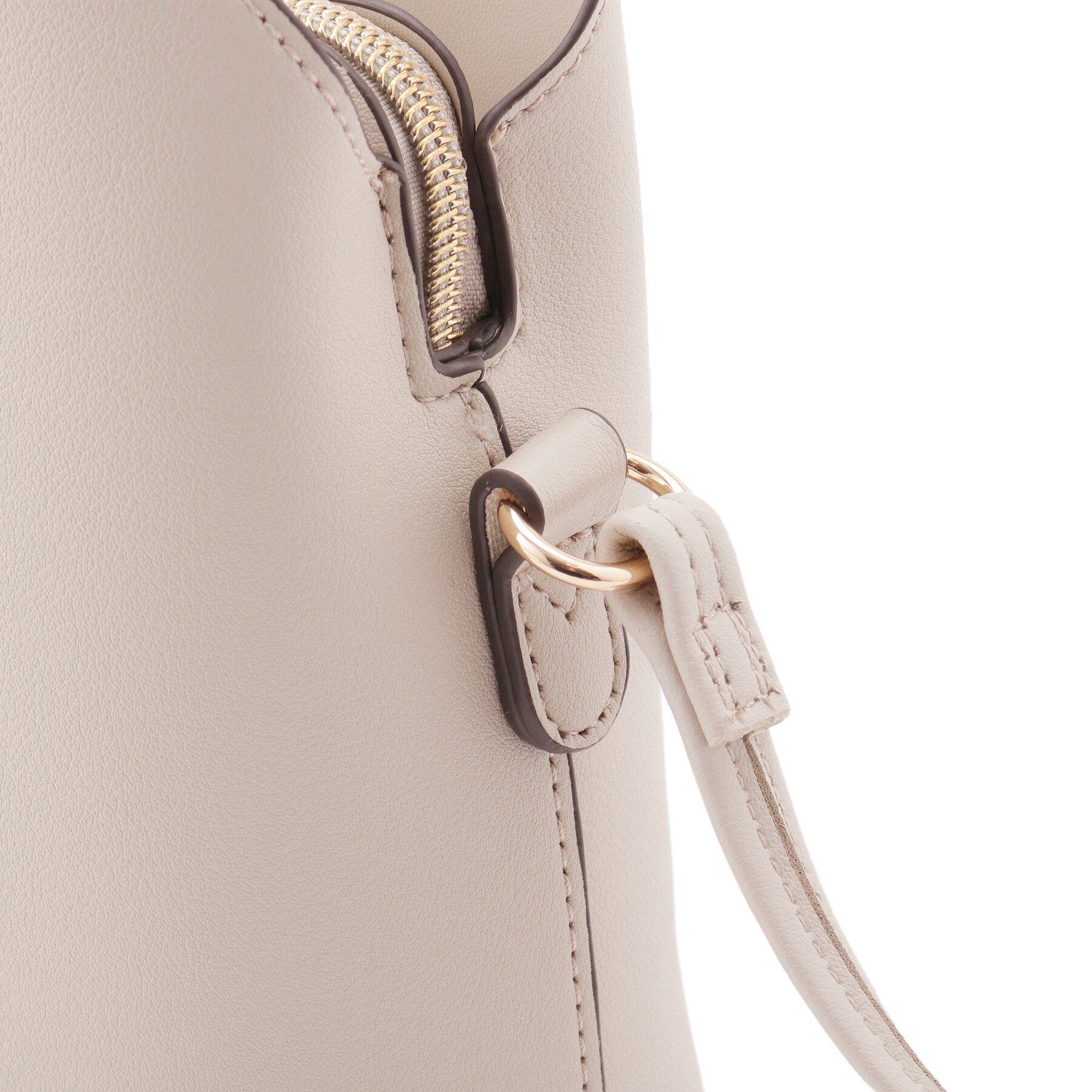 SHOO･LA･RUE「コンパクトながらしっかり入る 一枚革風 3層ショルダーバッグ」|ショルダー・メッセンジャー|