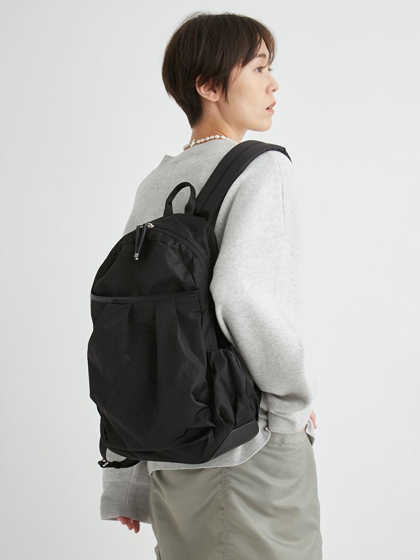 emmi atelier「eco 撥水レザーパイピングギャザーボディーバックパック」|リュック|BLK