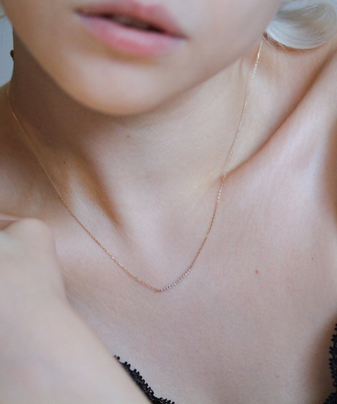  「ダイヤモンド カーブ ネックレス | K10YG 〈世界最小〉」|ネックレス|