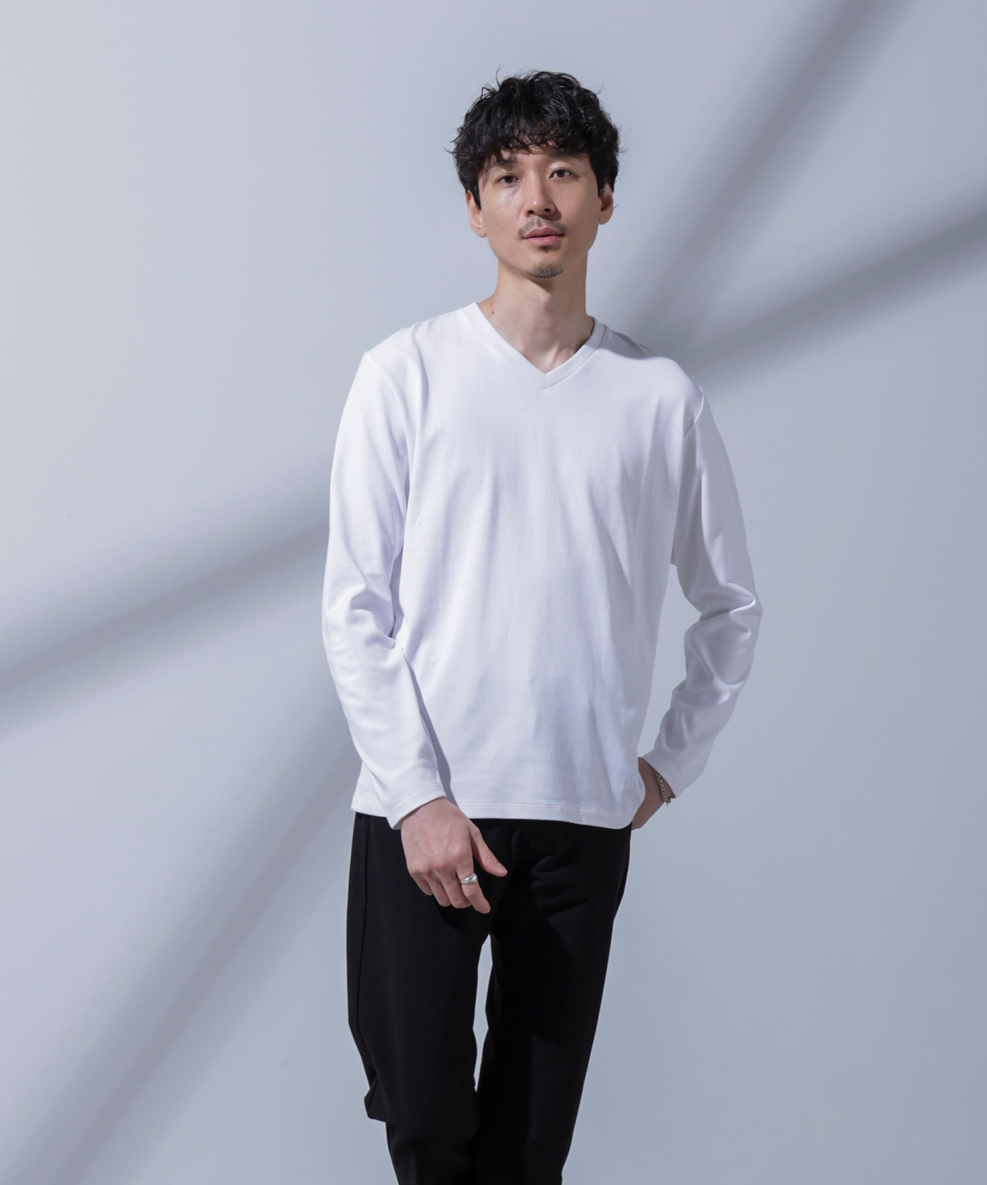 nano･universe「Anti Soaked(R)  汗染み防止 VネックTシャツ」|Tシャツ・カットソー|ホワイト