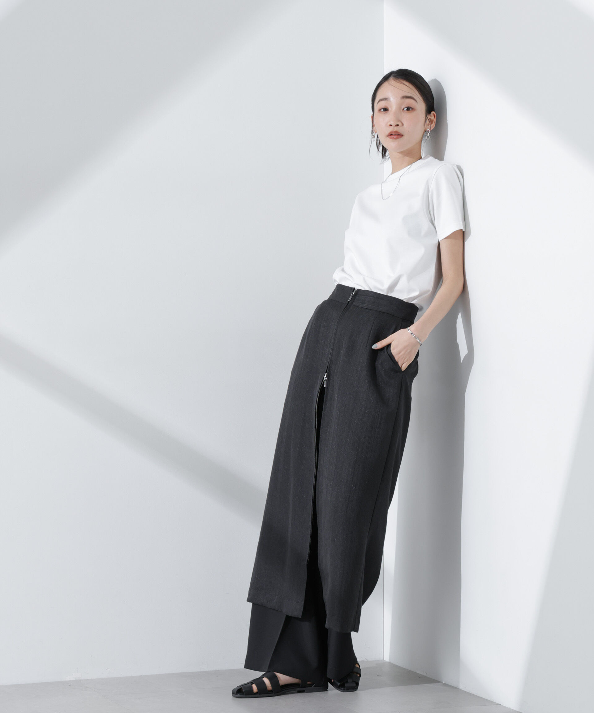 nano･universe「メタリックフロントZIPスリットタイトスカート」|スカート|