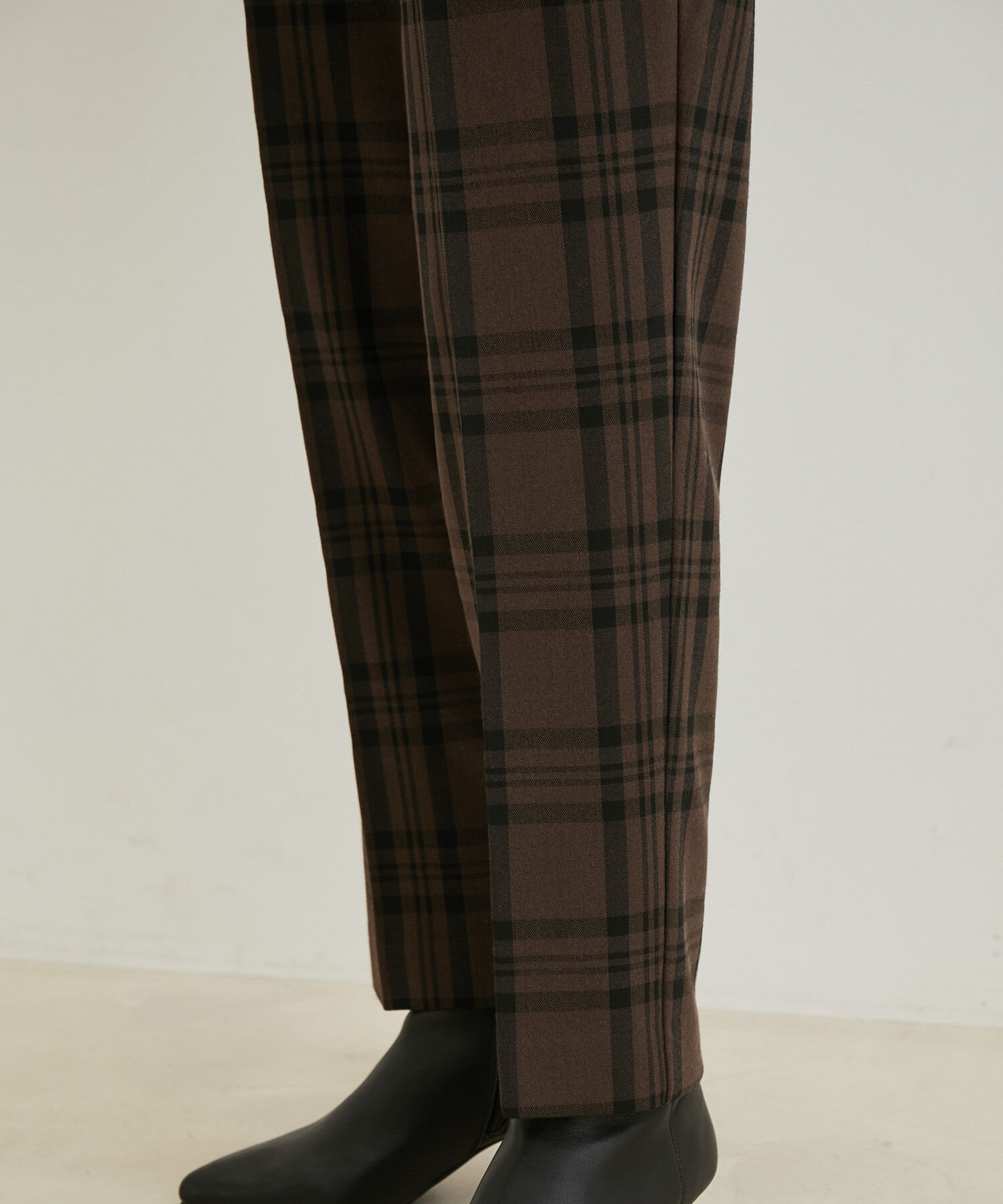 VIS「【HOT BEAUTY STRETCH】【洗える】ワンタックテーパードパンツ【sustainable】」|チノ|