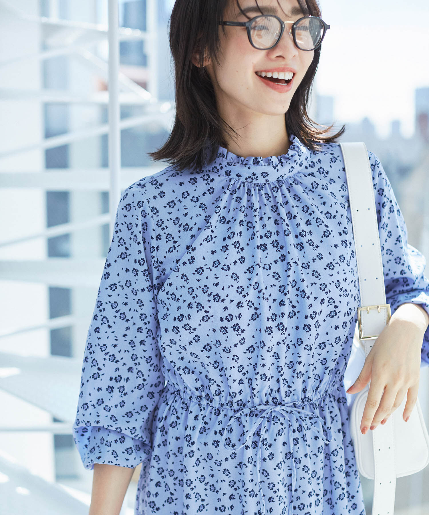 VIS「【一部店舗/WEB限定】【洗える】ハイネックフリルフラワープリントワンピース」|ワンピース|