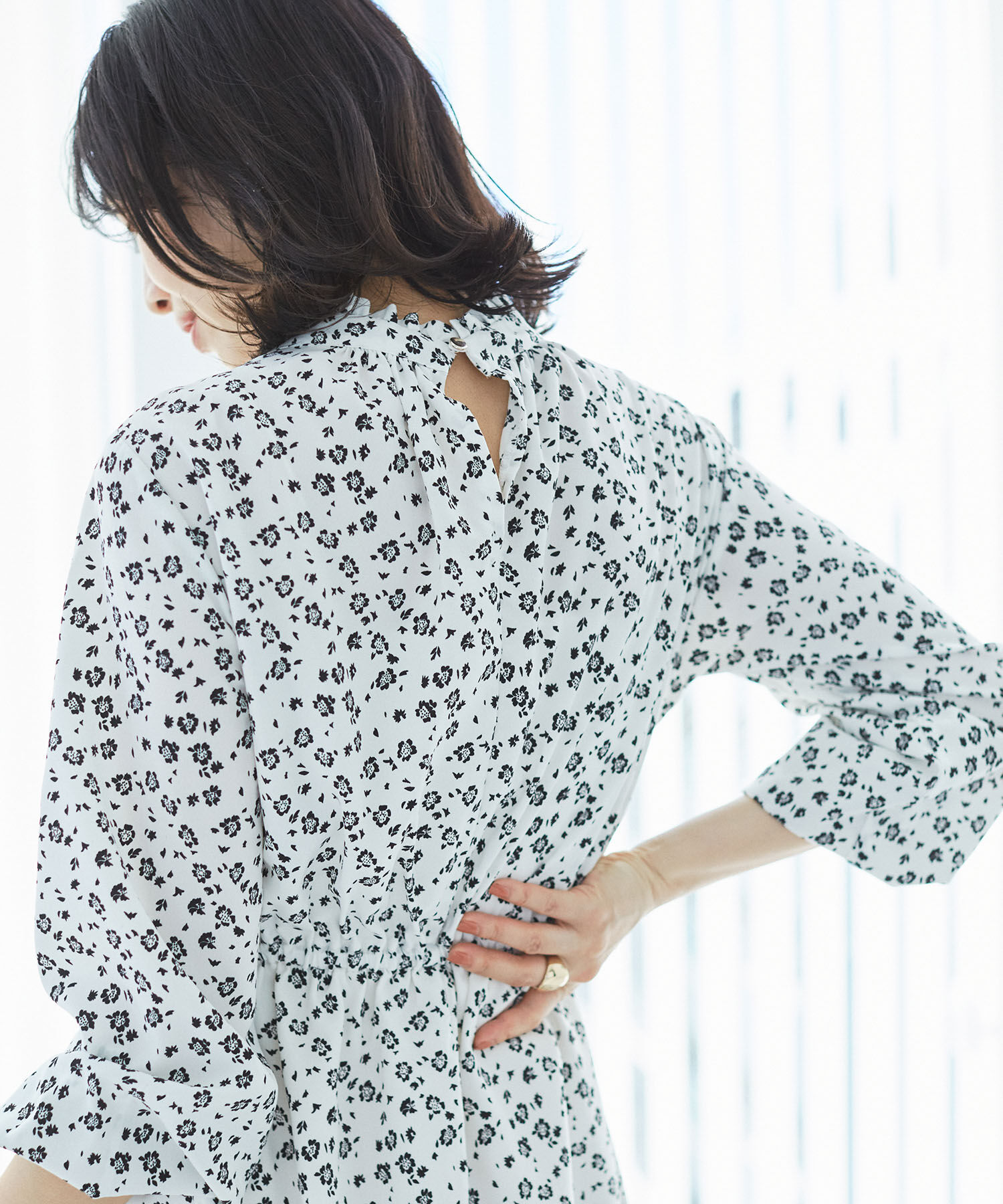 VIS「【一部店舗/WEB限定】【洗える】ハイネックフリルフラワープリントワンピース」|ワンピース|