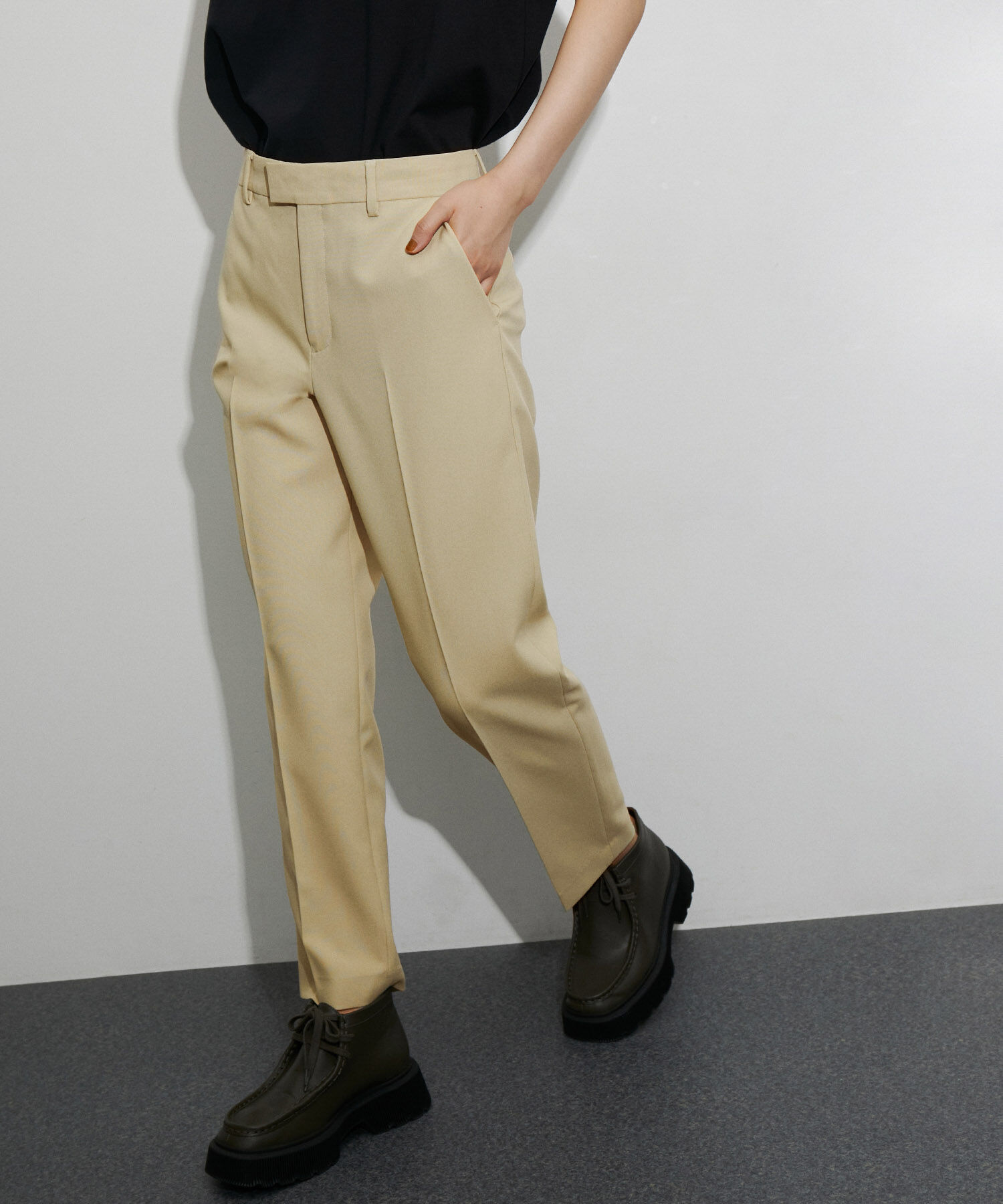 ADAM ET ROPE'「【サステナブル】スリムスラックス」|スラックス|ベージュ(27)