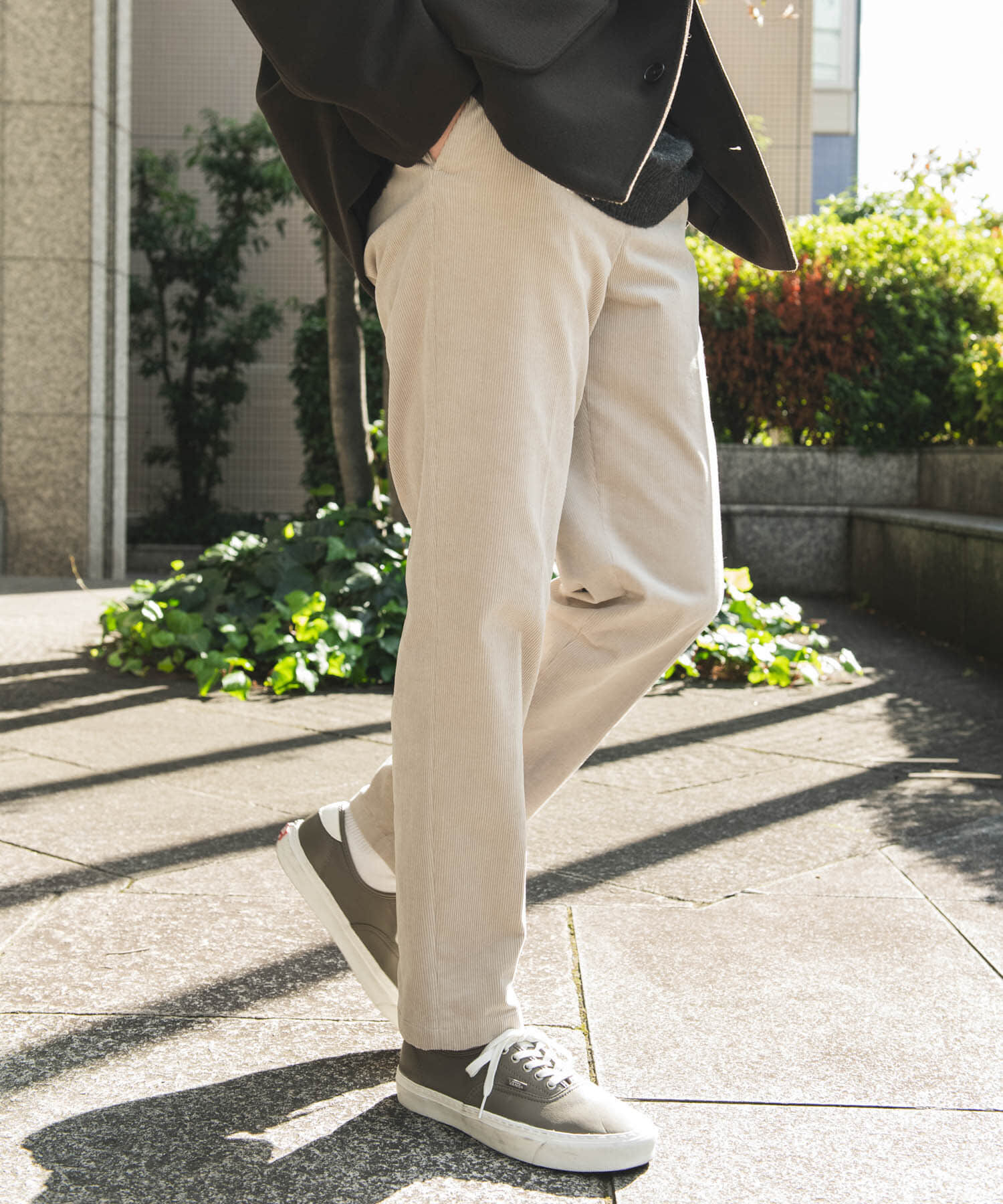 URBAN RESEARCH DOORS「『UR TECH』コーデュロイトラウザー」|その他|オフホワイト