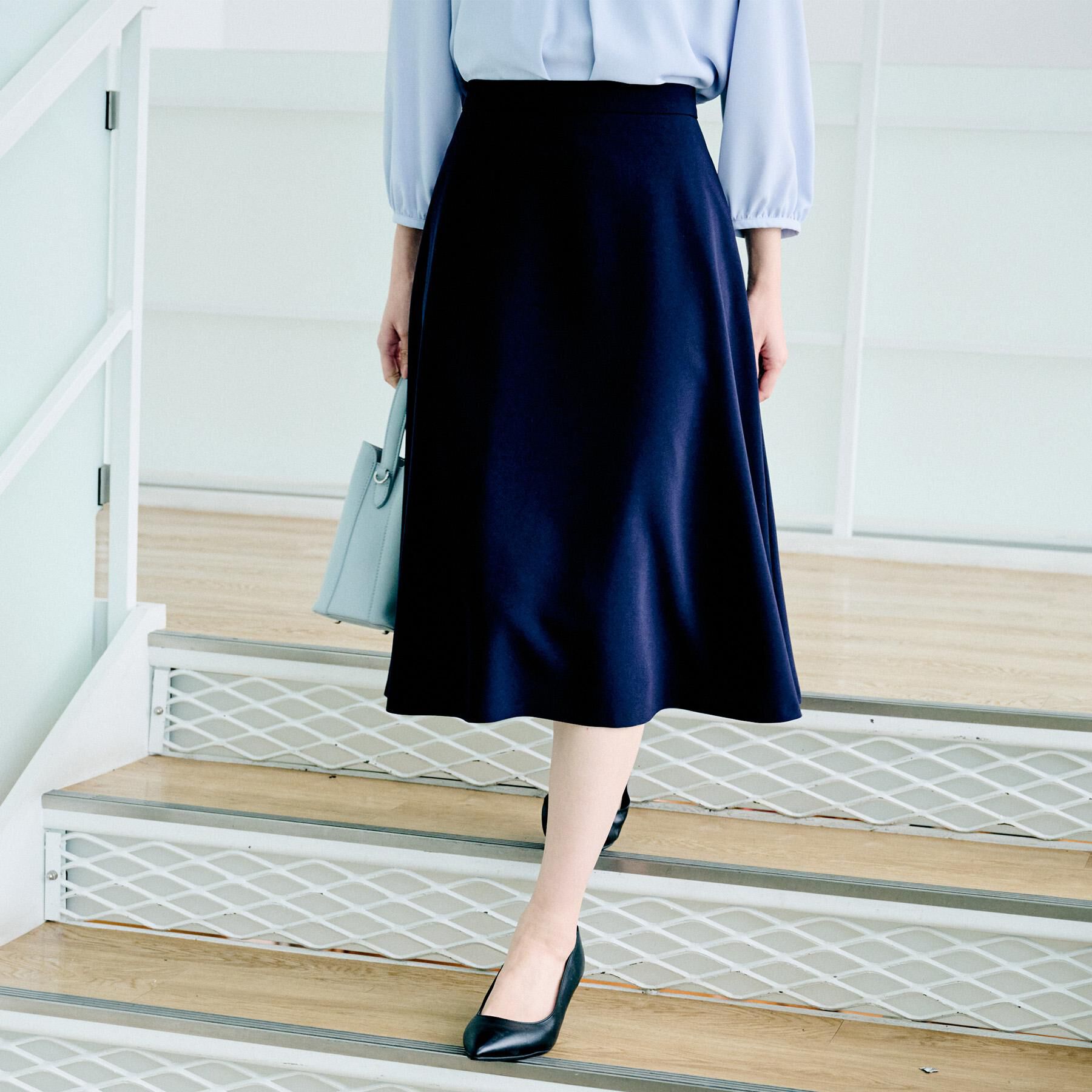 UNTITLED「【洗えるスーツ/ストレッチ性】フレアスカート」|スカート|ネイビー(094)