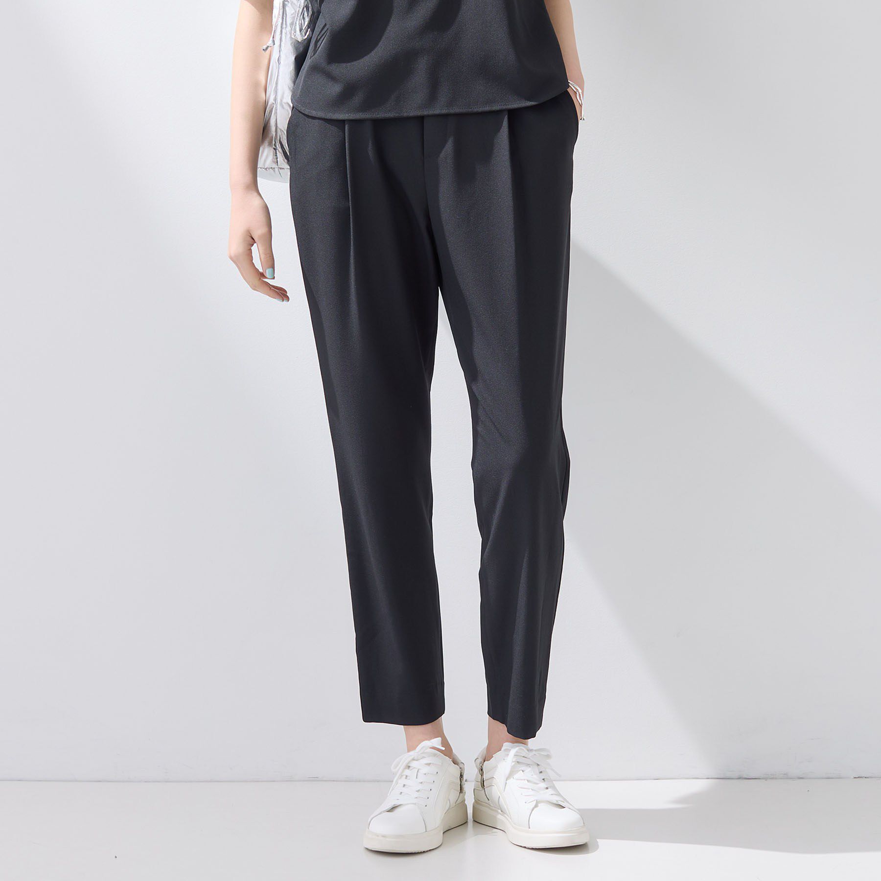 INDIVI「【SETUP可能】エアリーテーパードパンツ」|その他|ブラック(019)