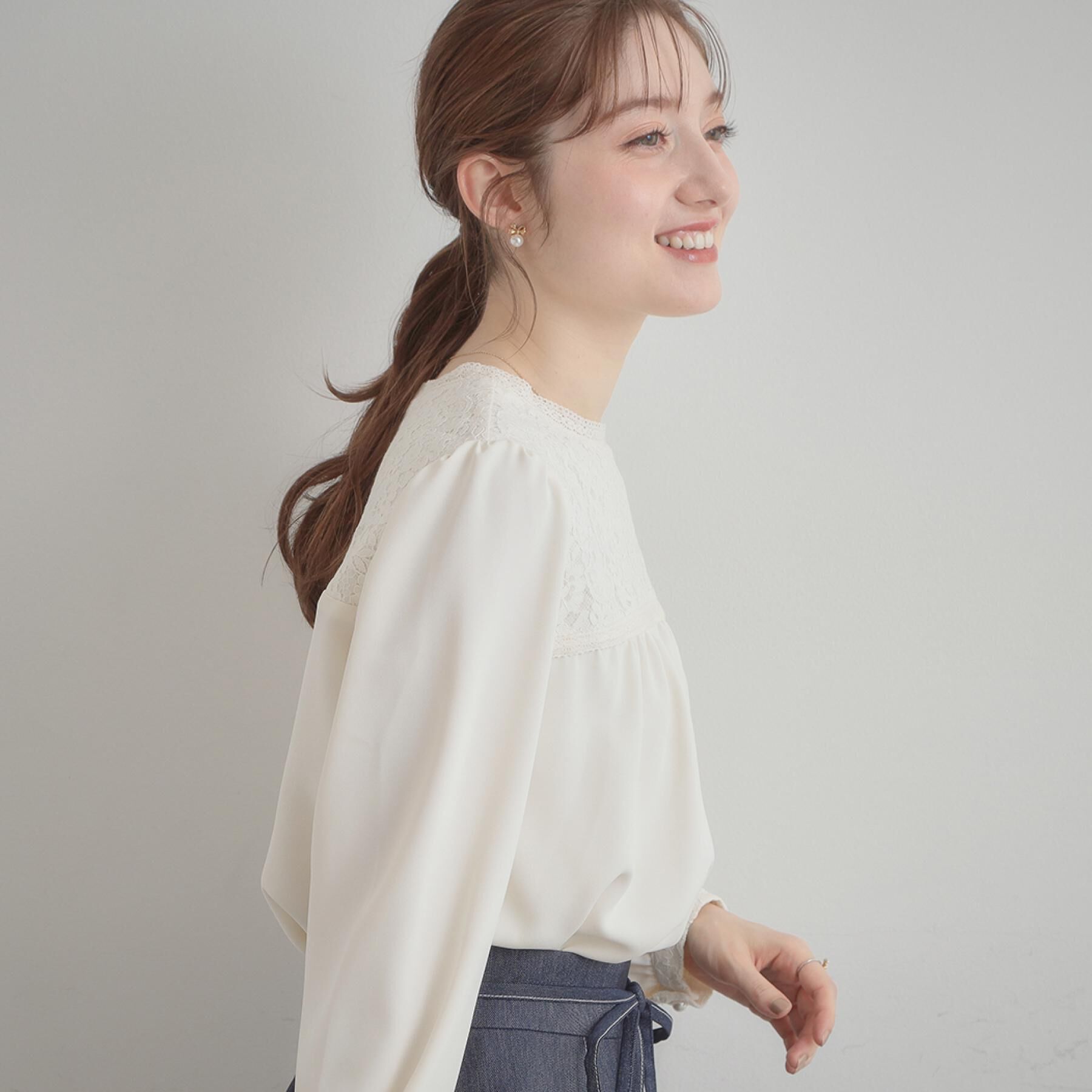 Couture broach「【ハレの日・通勤】レースドッキング ブラウス」|シャツ・ブラウス|