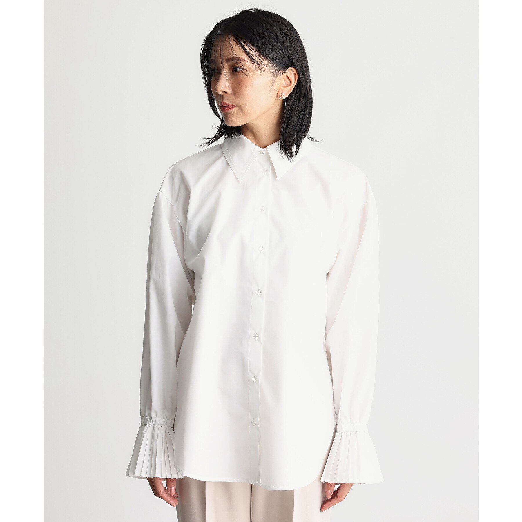 THE SHOP TK「【ONOFF活躍/セレモニー/通勤】袖プリーツバックシャーリングシャツ/洗える」|シャツ・ブラウス|