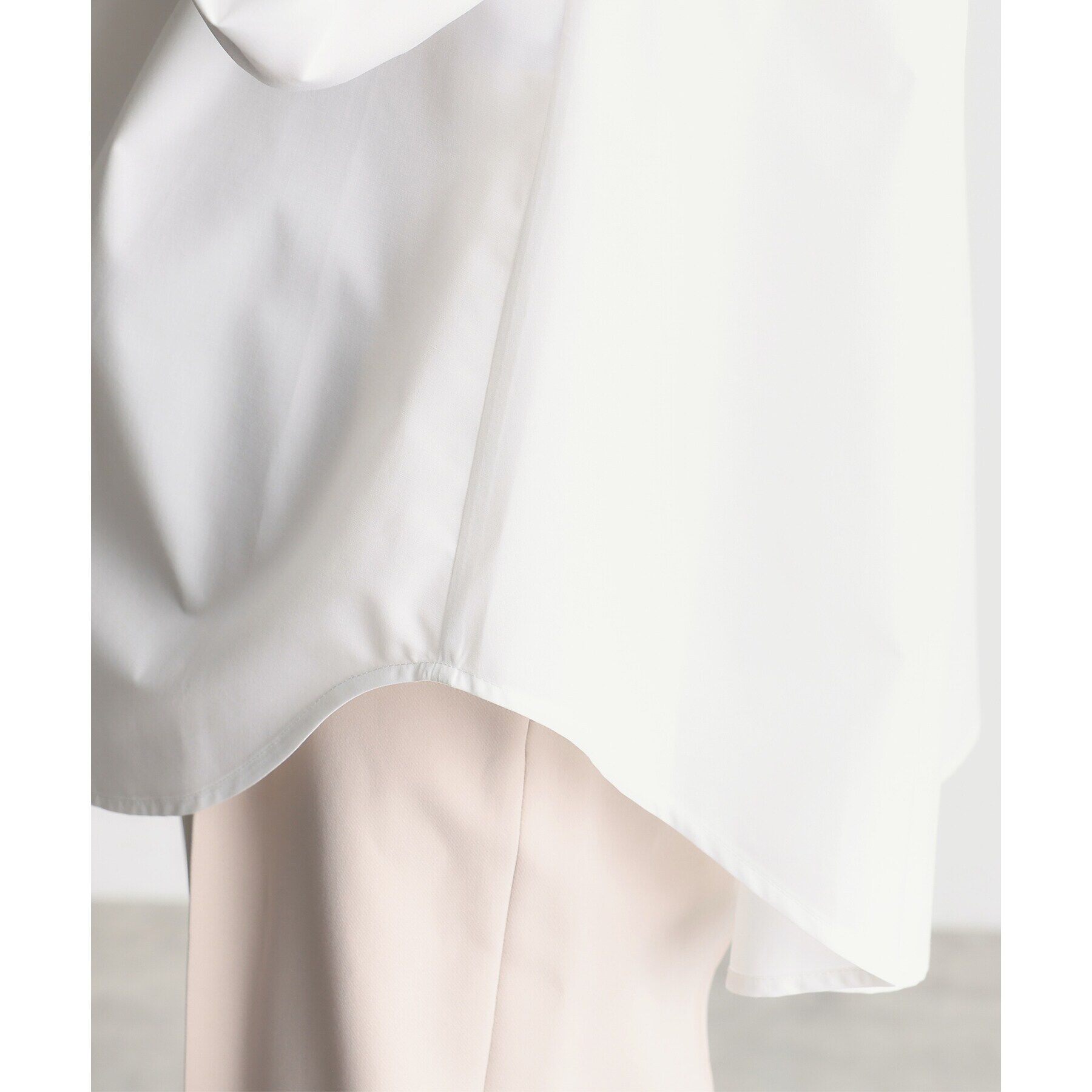 THE SHOP TK「【ONOFF活躍/セレモニー/通勤】袖プリーツバックシャーリングシャツ/洗える」|シャツ・ブラウス|