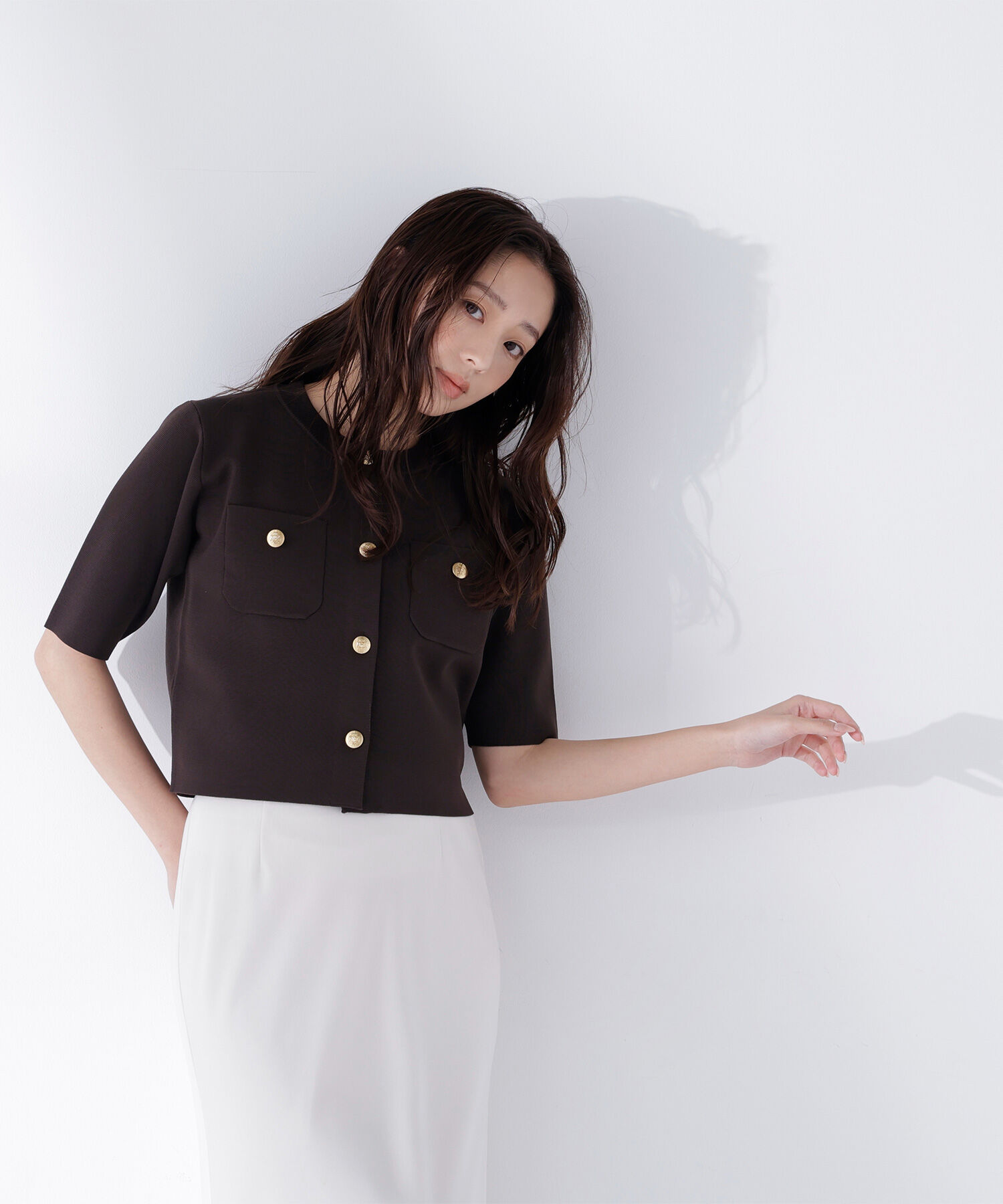  「エンブレムボタンニットジャケット半袖」|ニット・セーター|