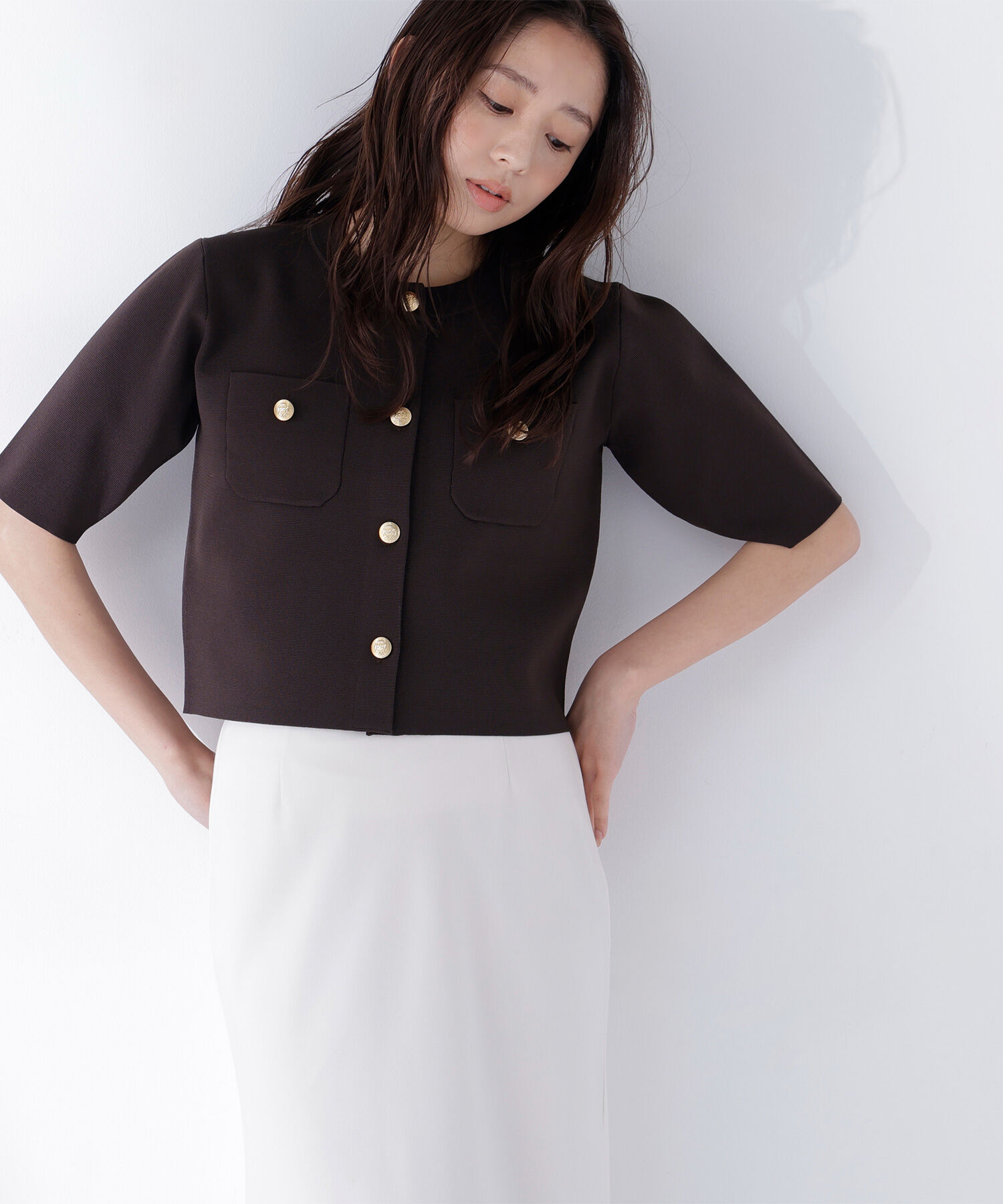  「エンブレムボタンニットジャケット半袖」|ニット・セーター|