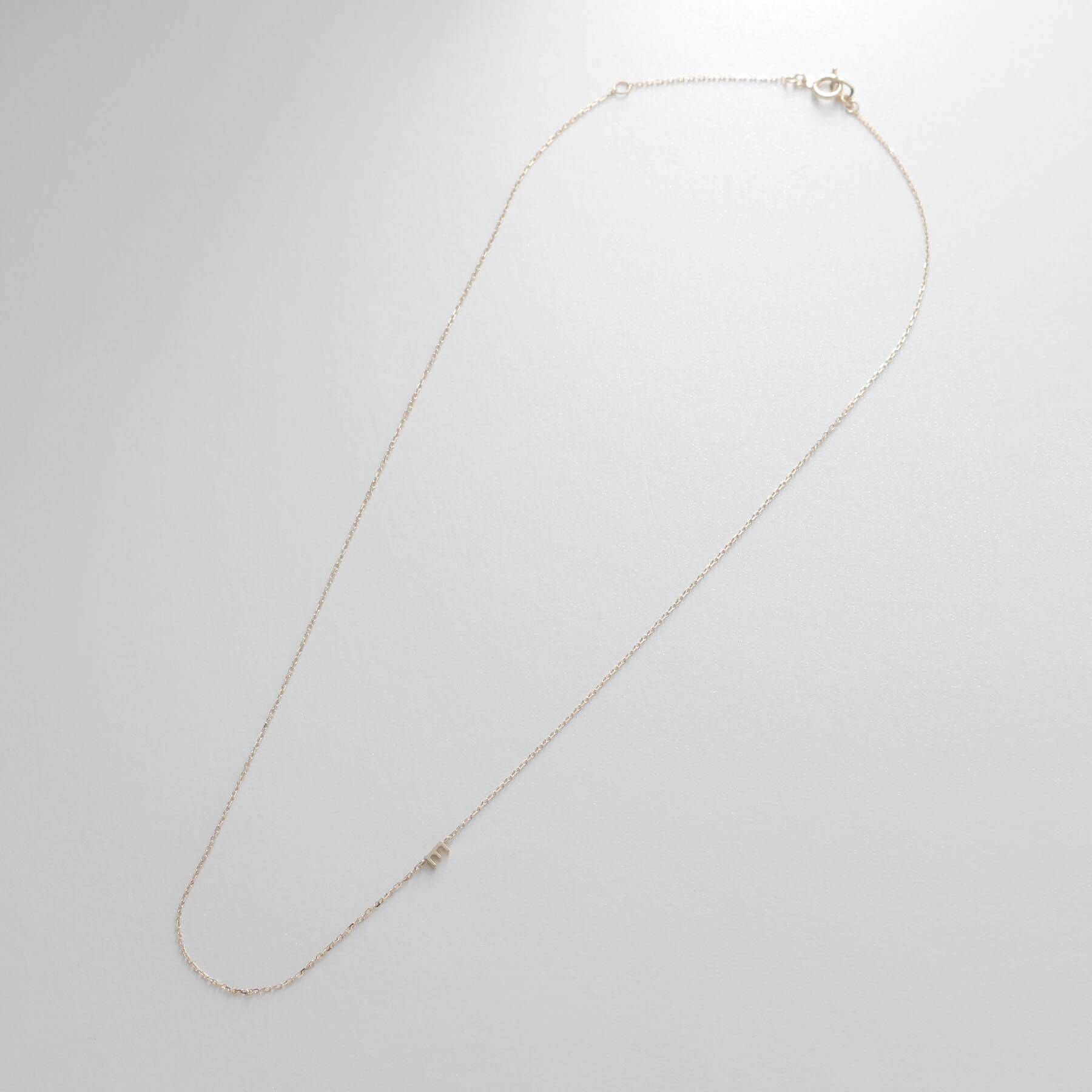 COCOSHNIK「【WEB限定】K10イニシャルＥ ネックレス」|ネックレス|