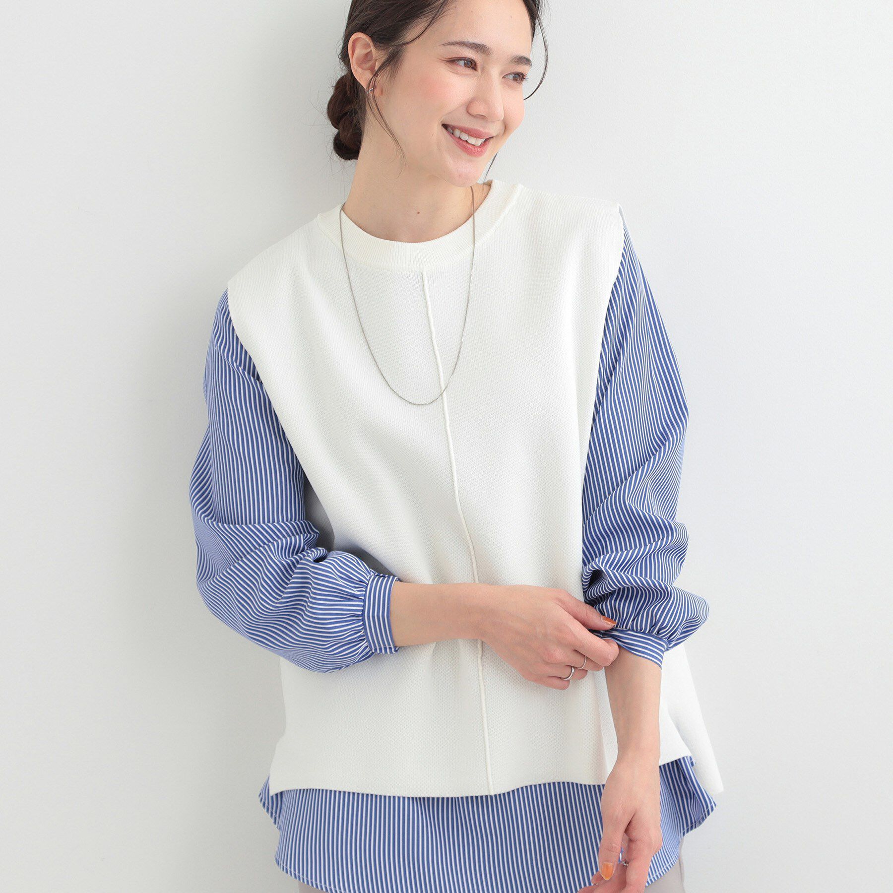 SHOO･LA･RUE「【洗濯機可/2点セット/S-LL】着回し自在 きれい見え ニットベスト＋ブラウス」|ニット・セーター|オフホワイト(003