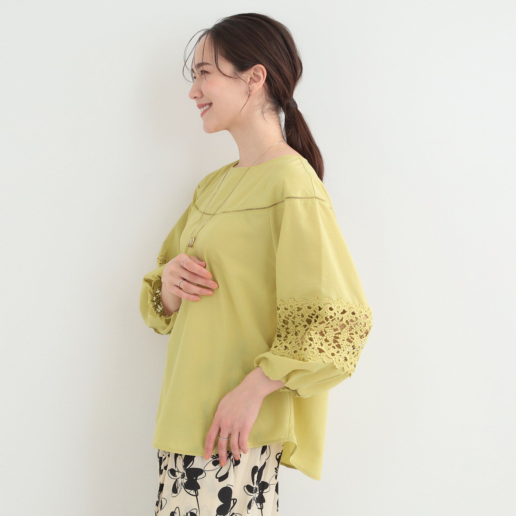 SHOO･LA･RUE「【洗濯機可/S-LL】透かし編み柄が上品な レース切り替えブラウス」|シャツ・ブラウス|