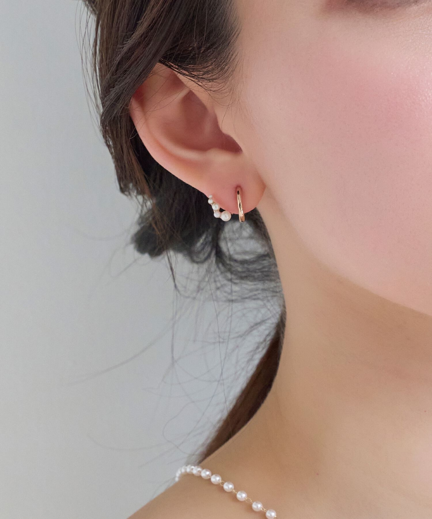 Phoebe「【痛くないシリーズ】ミルキーウェイパールフロートライトフィットイヤリング　シャンパンゴールド」|イヤリング|