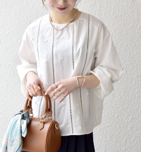 SHIPS any「SHIPS any:〈洗濯機可能〉フラワー モチーフ ハシゴレース クルーネック ブラウス」|シャツ・ブラウス|