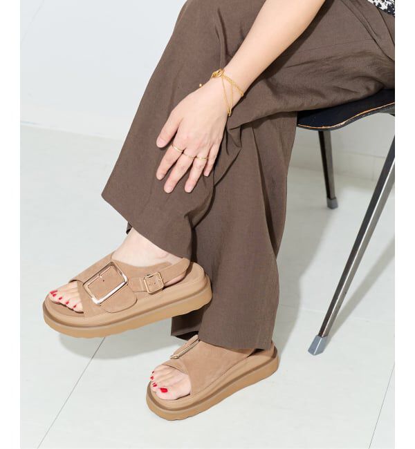 journal standard L'essage「《予約》別注【MOHI / モヒ】ストラップ バックルサンダル」|サンダル|ベージュ