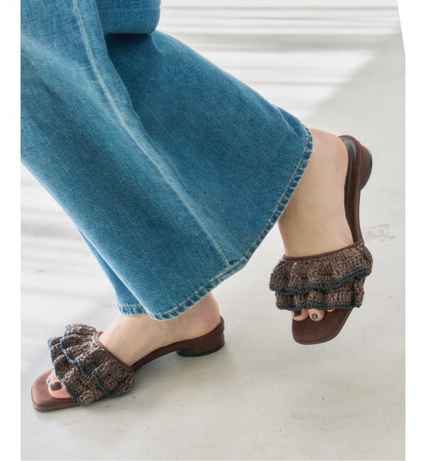  「《予約》ラフィアフリルスライダーサンダル」|サンダル|ブラウン
