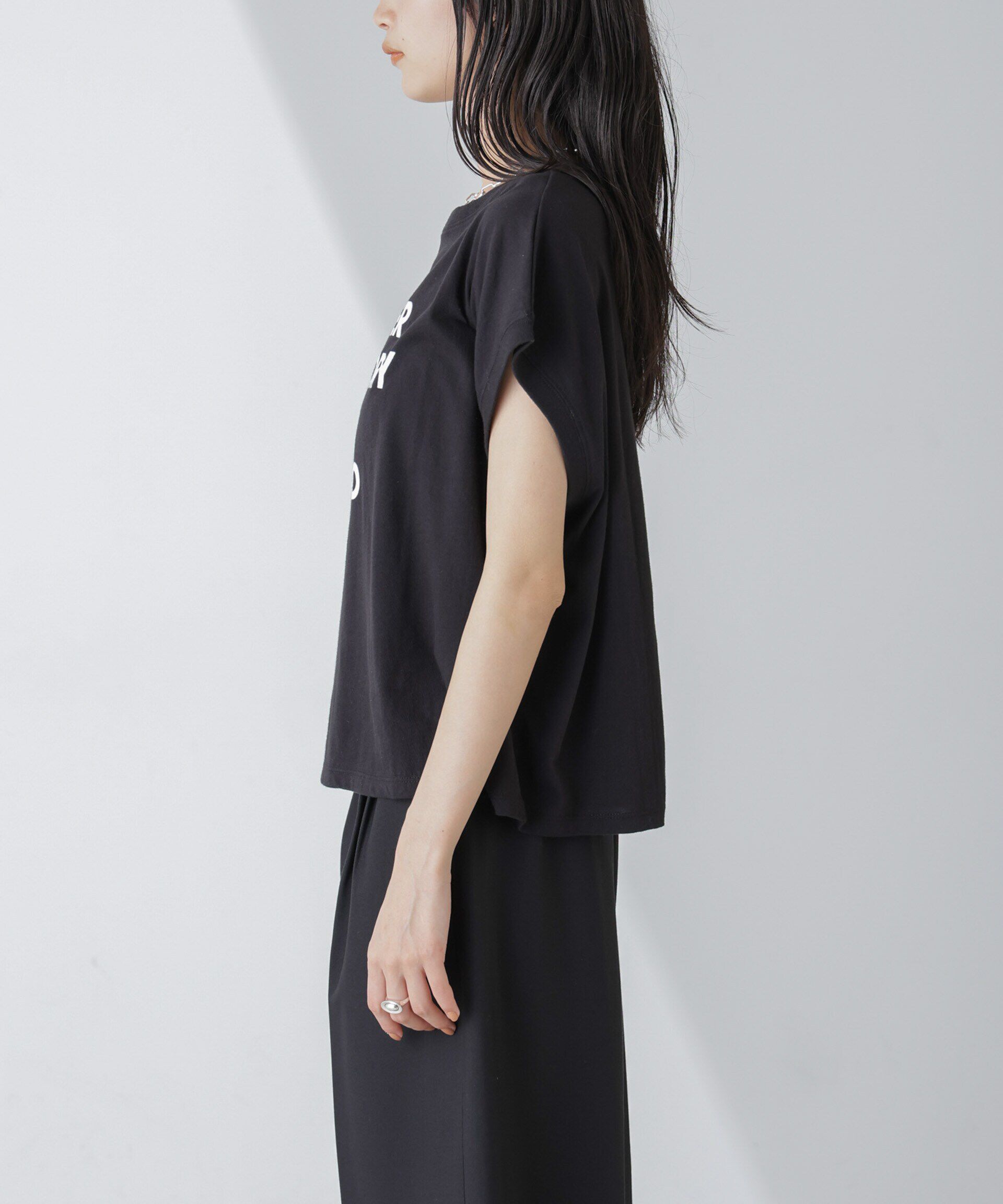 nano･universe「フロッキーロゴノースリーブクロップドトップス」|Tシャツ・カットソー|