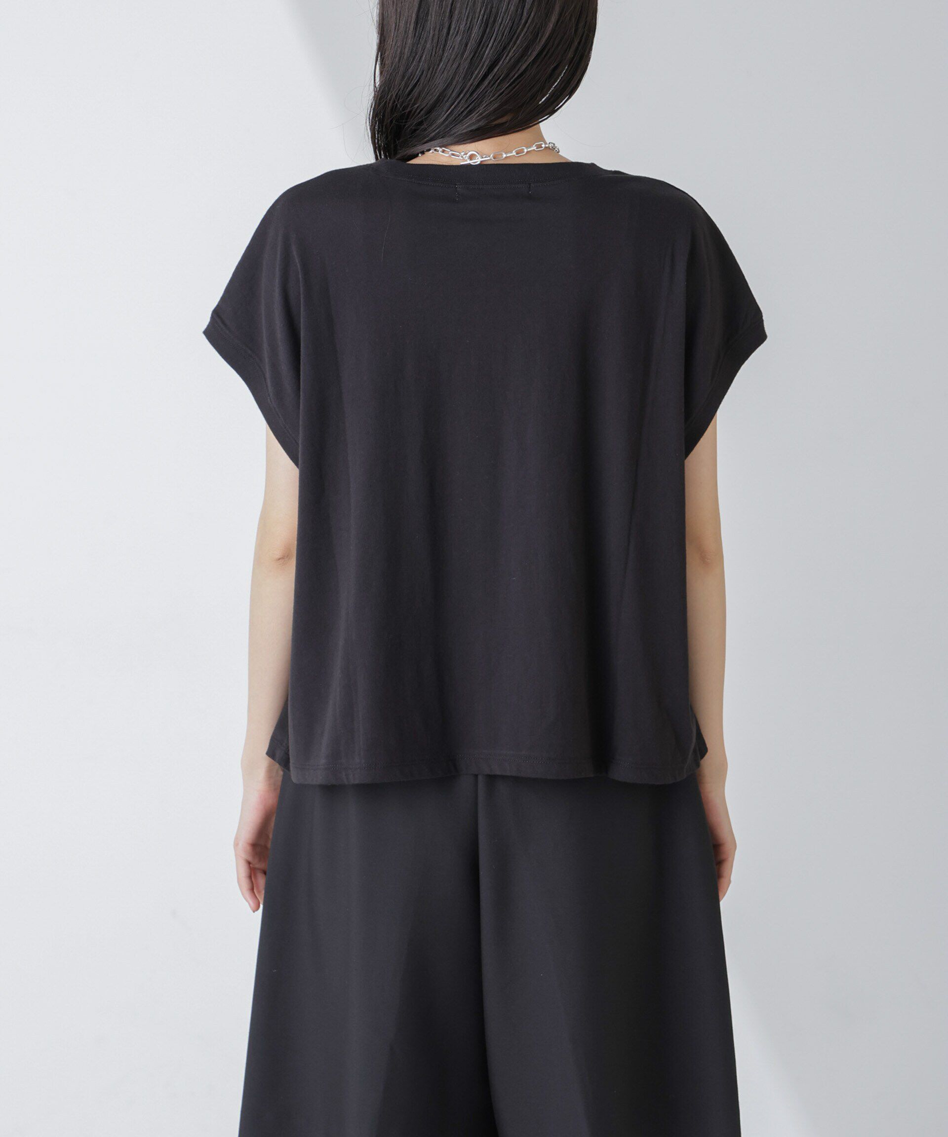 nano･universe「フロッキーロゴノースリーブクロップドトップス」|Tシャツ・カットソー|