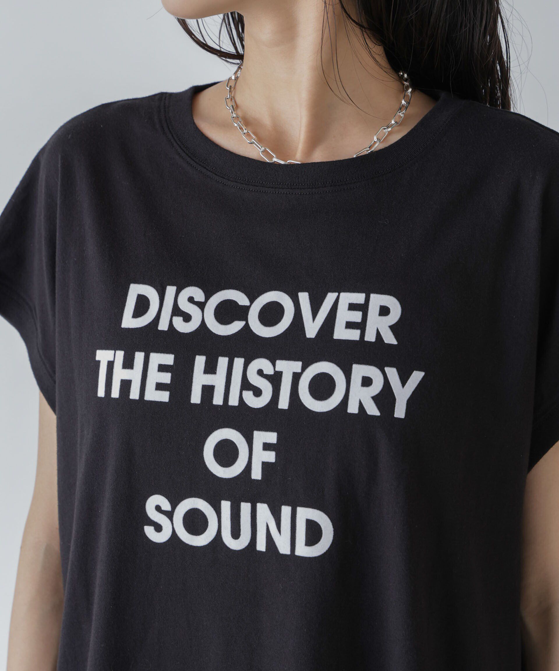 nano･universe「フロッキーロゴノースリーブクロップドトップス」|Tシャツ・カットソー|