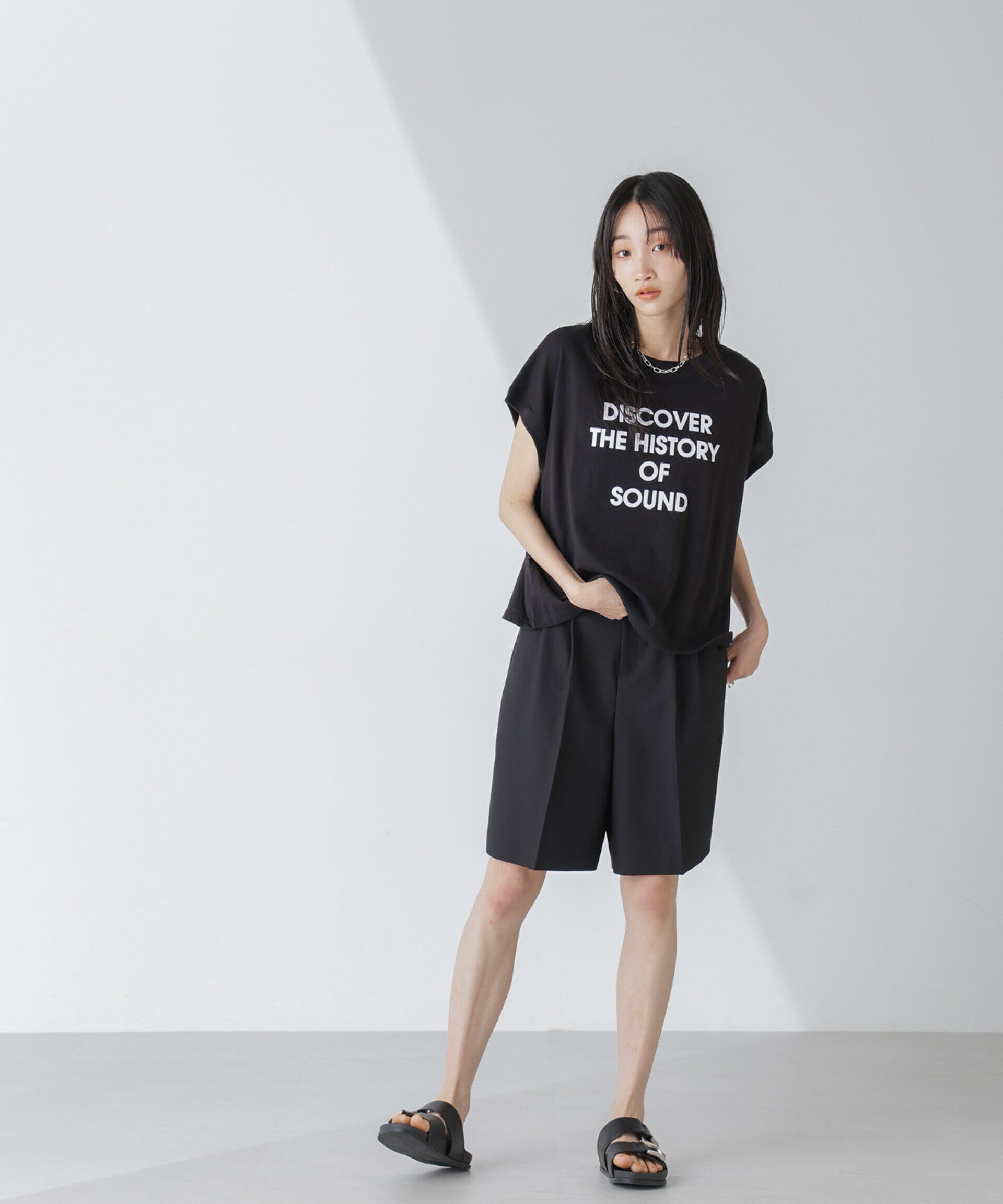 nano･universe「フロッキーロゴノースリーブクロップドトップス」|Tシャツ・カットソー|