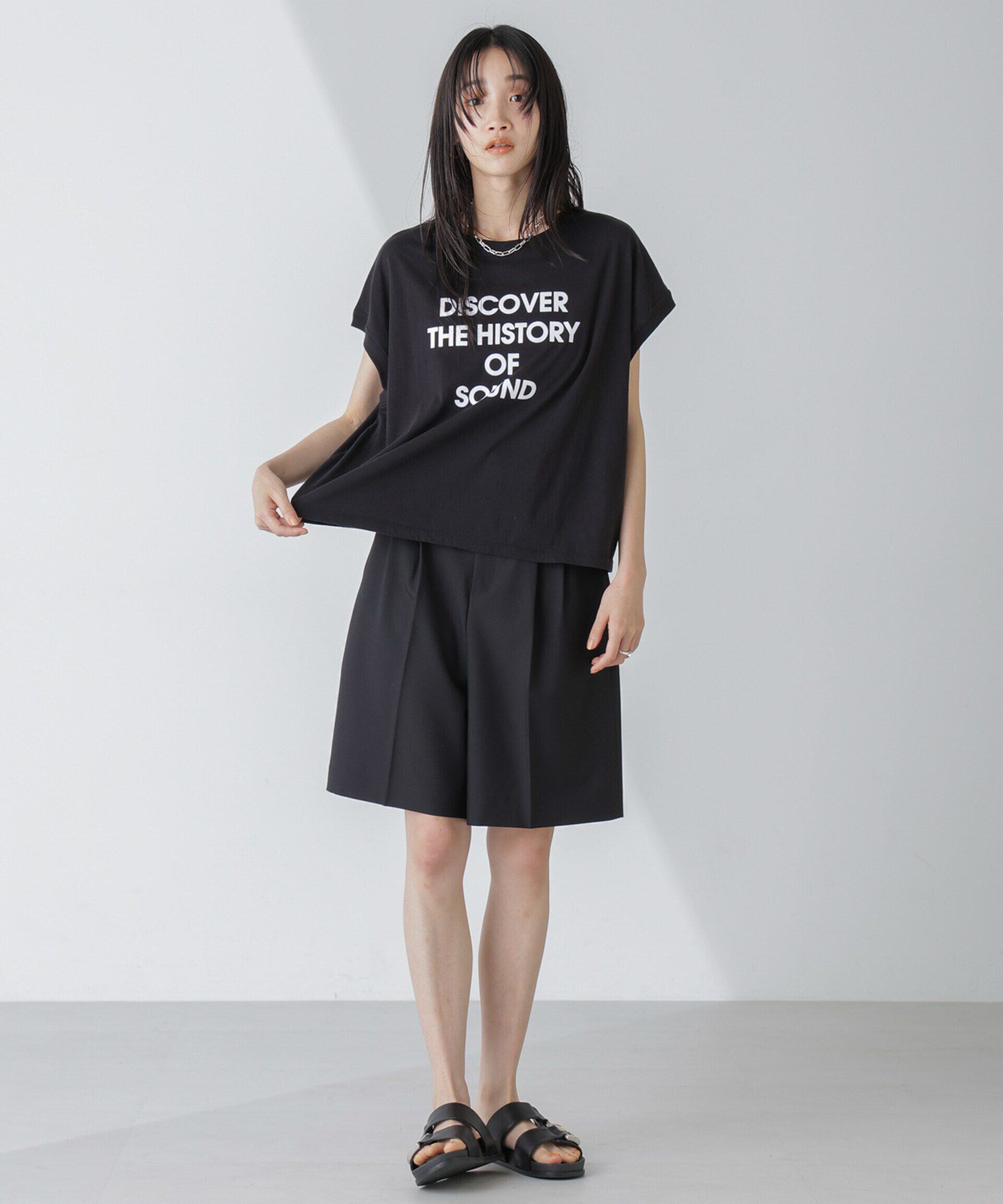 nano･universe「フロッキーロゴノースリーブクロップドトップス」|Tシャツ・カットソー|