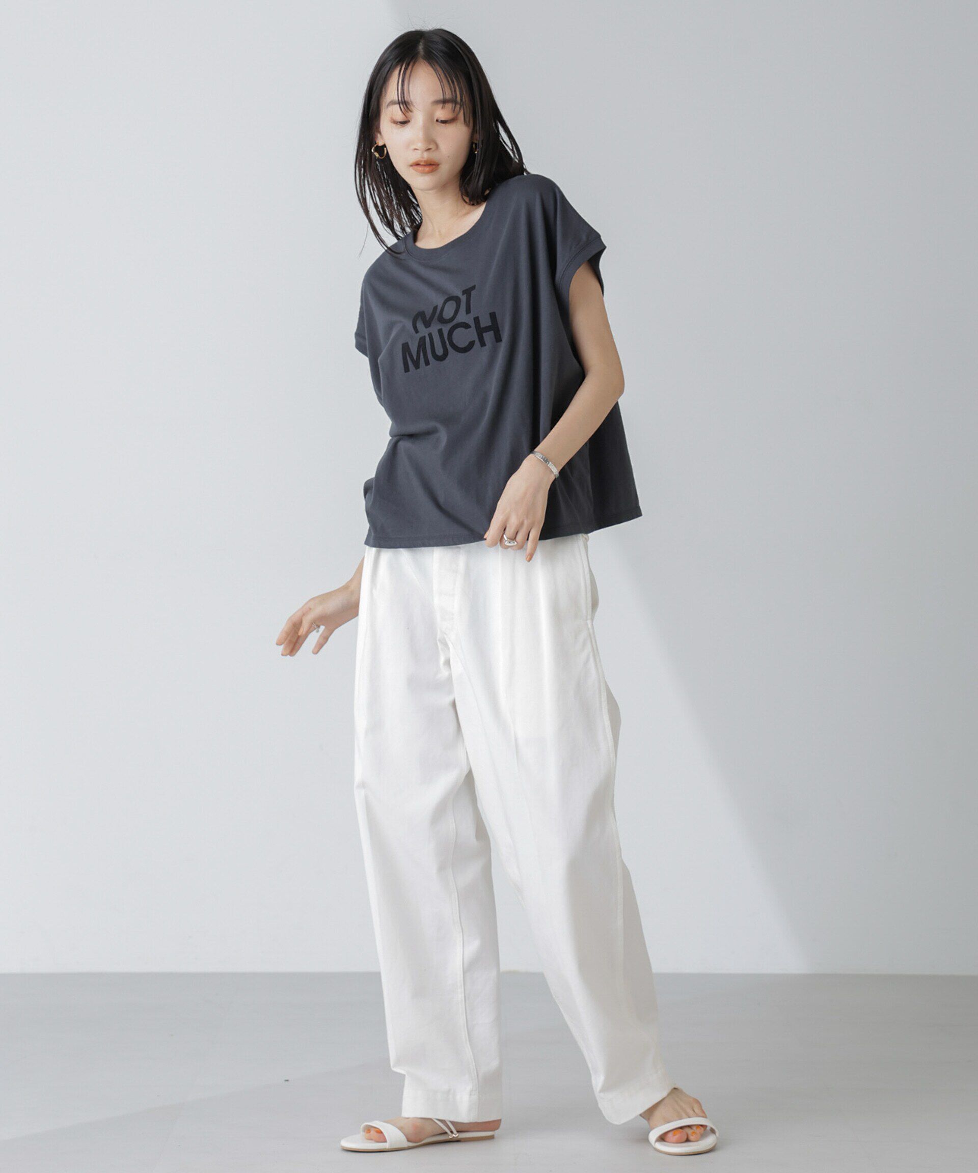 nano･universe「フロッキーロゴノースリーブクロップドトップス」|Tシャツ・カットソー|