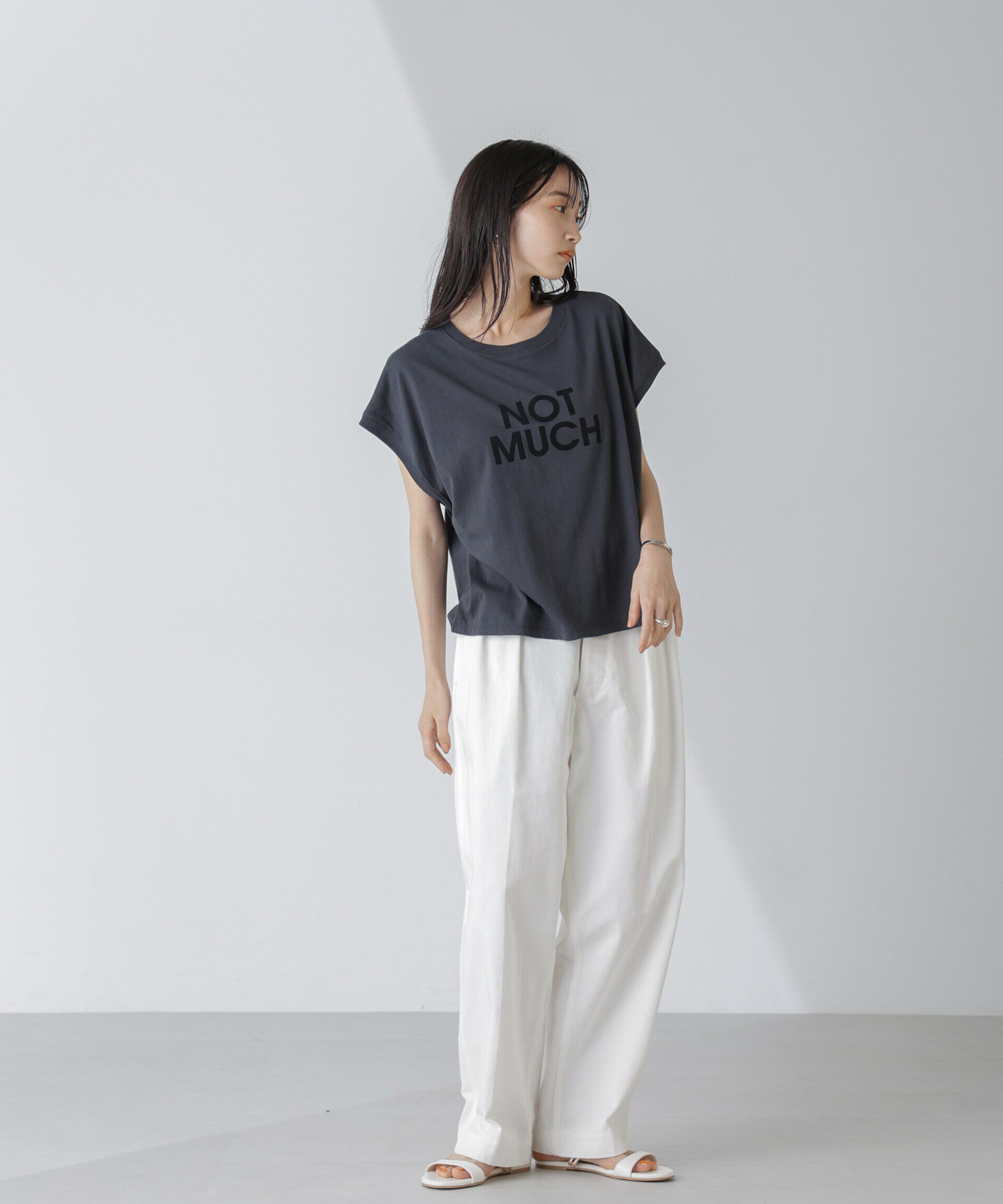 nano･universe「フロッキーロゴノースリーブクロップドトップス」|Tシャツ・カットソー|