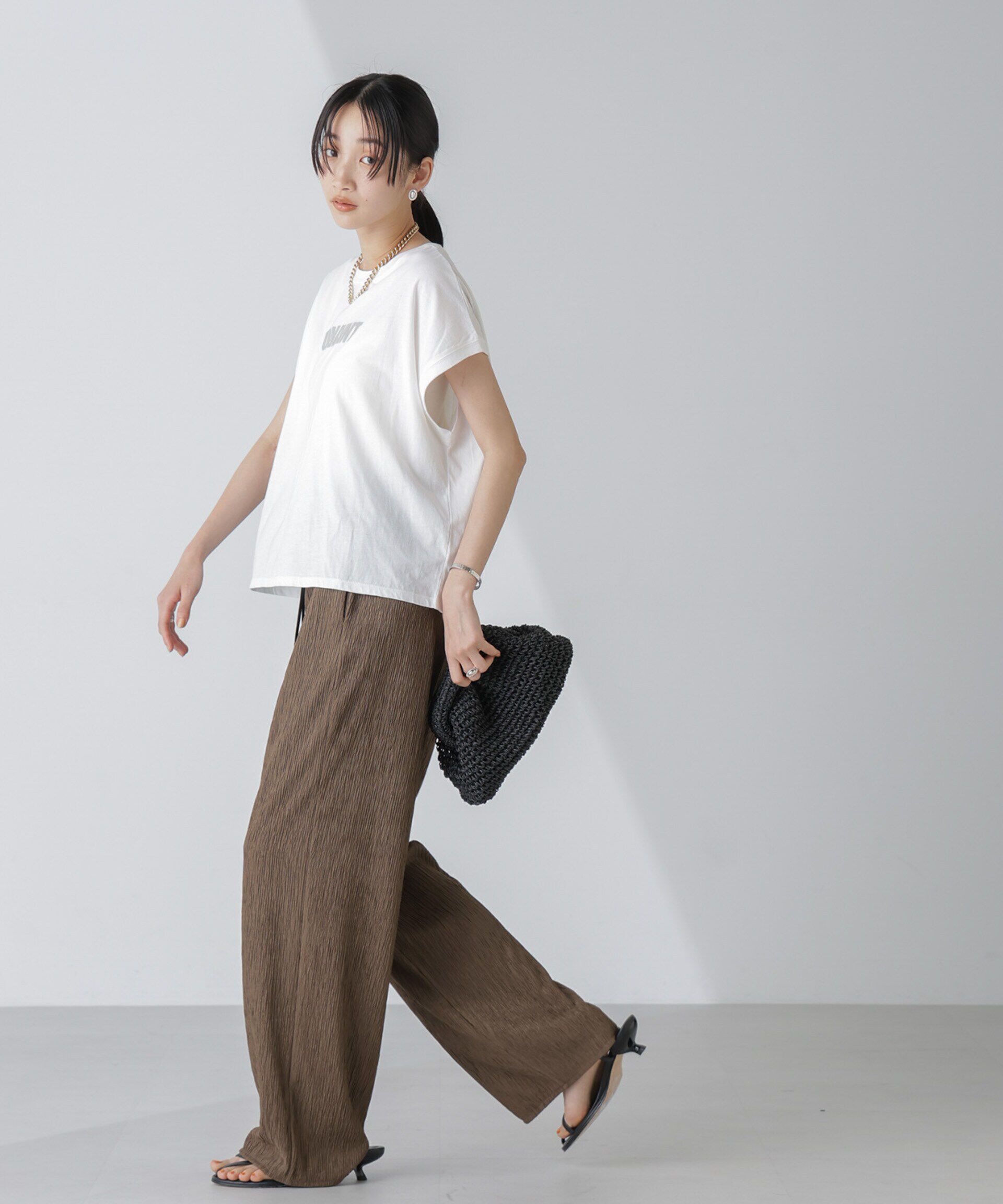 nano･universe「フロッキーロゴノースリーブクロップドトップス」|Tシャツ・カットソー|