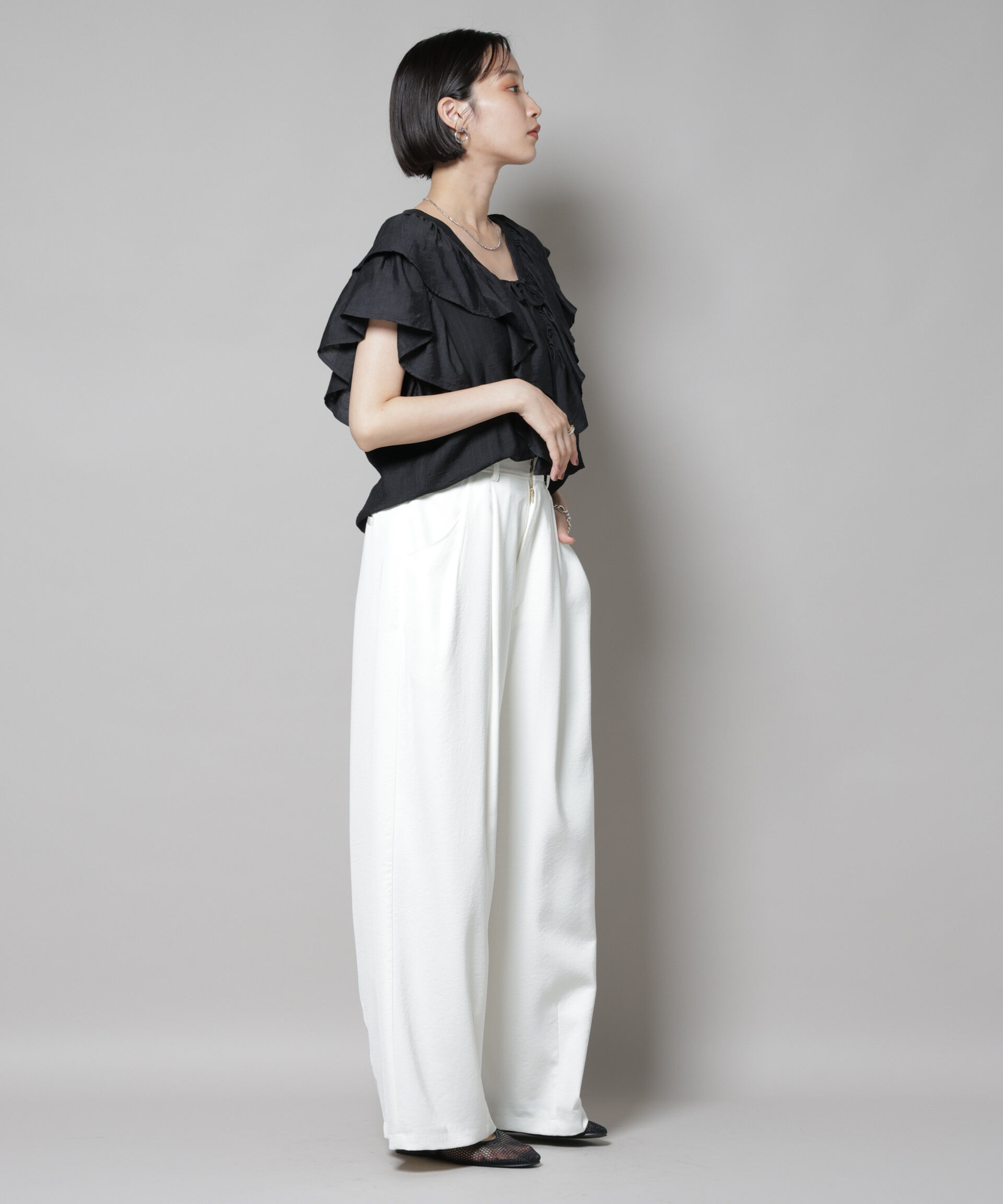 nano･universe「フリルディティールフロントレースアップブラウス」|シャツ・ブラウス|