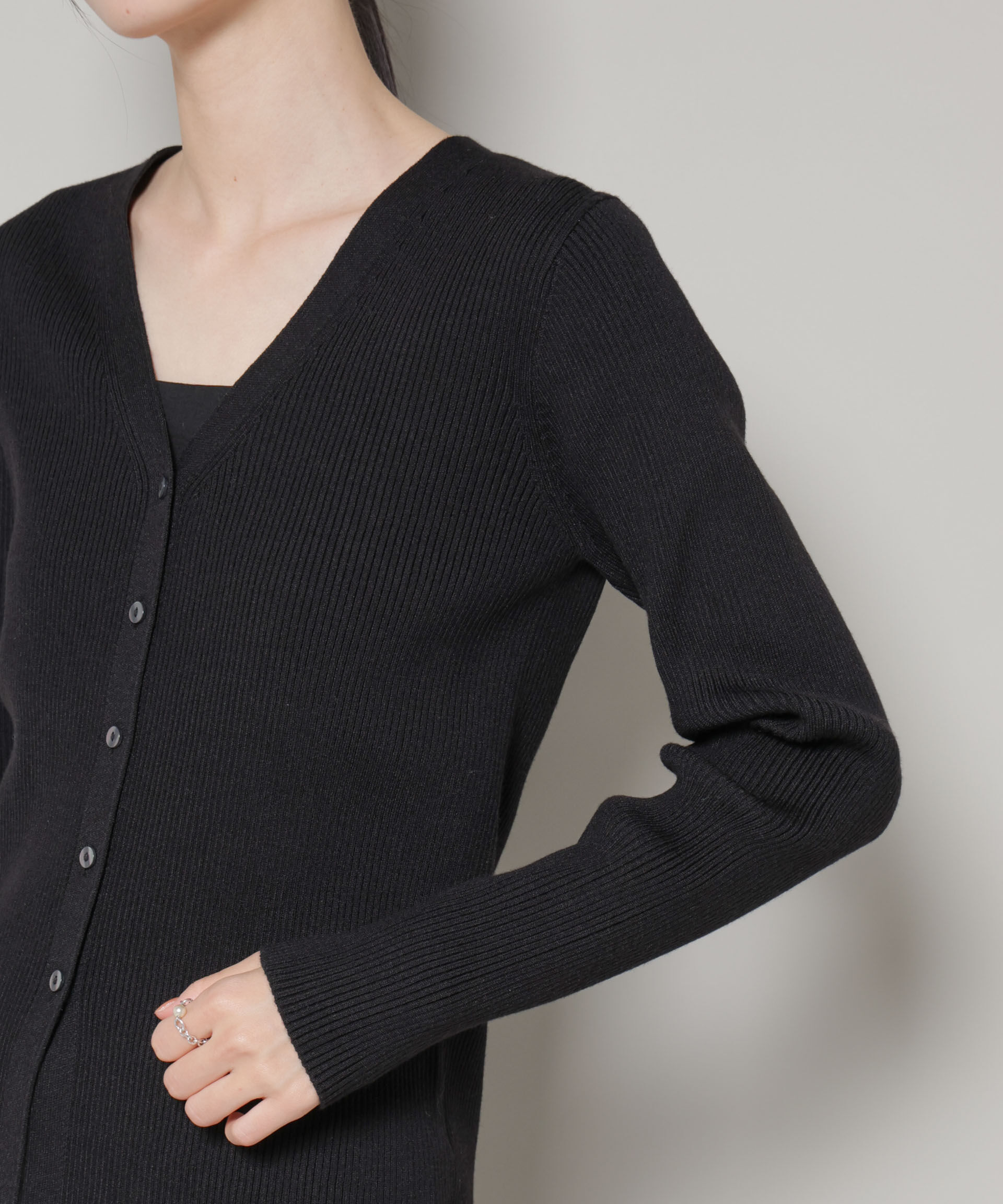 nano･universe「裾スリットVネックリブカーディガン」|ニット・セーター|