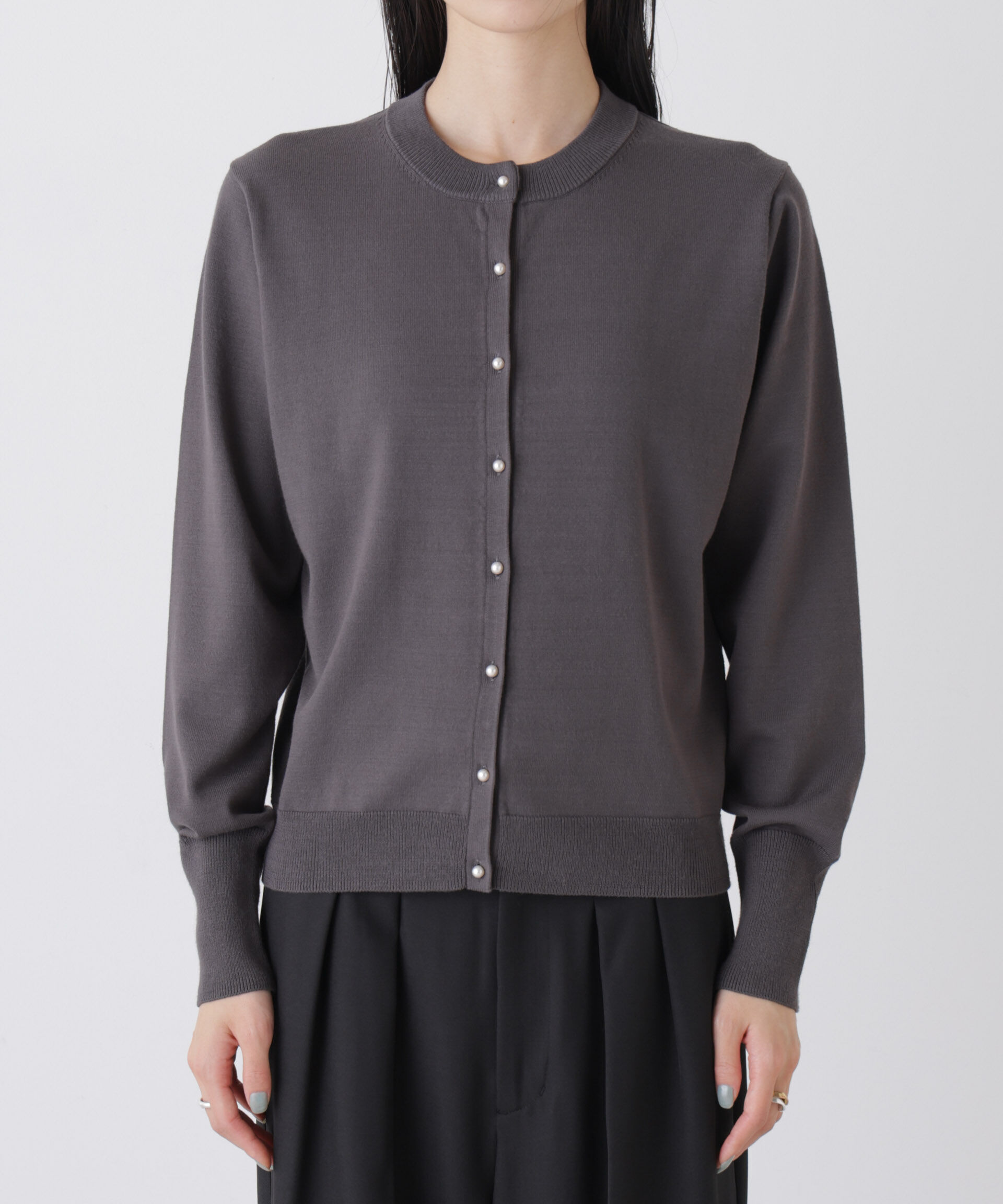 nano･universe「洗濯機洗可バンブーレーヨンニット パールボタンカーディガン」|ニット・セーター|