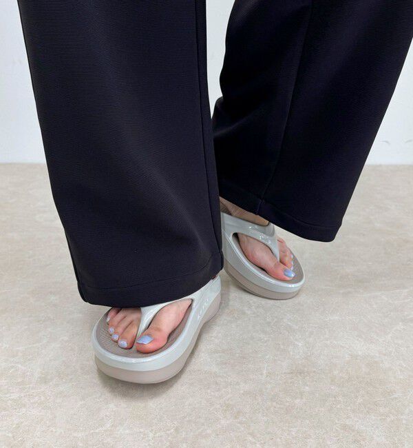 fredy emue「【OOFOS/ウーフォス】Oomega Luxe」|サンダル|