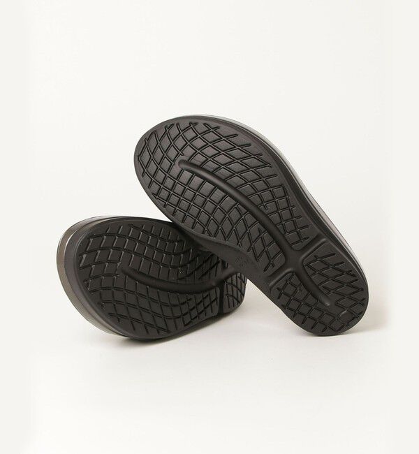 fredy emue「【OOFOS/ウーフォス】Oomega Luxe」|サンダル|