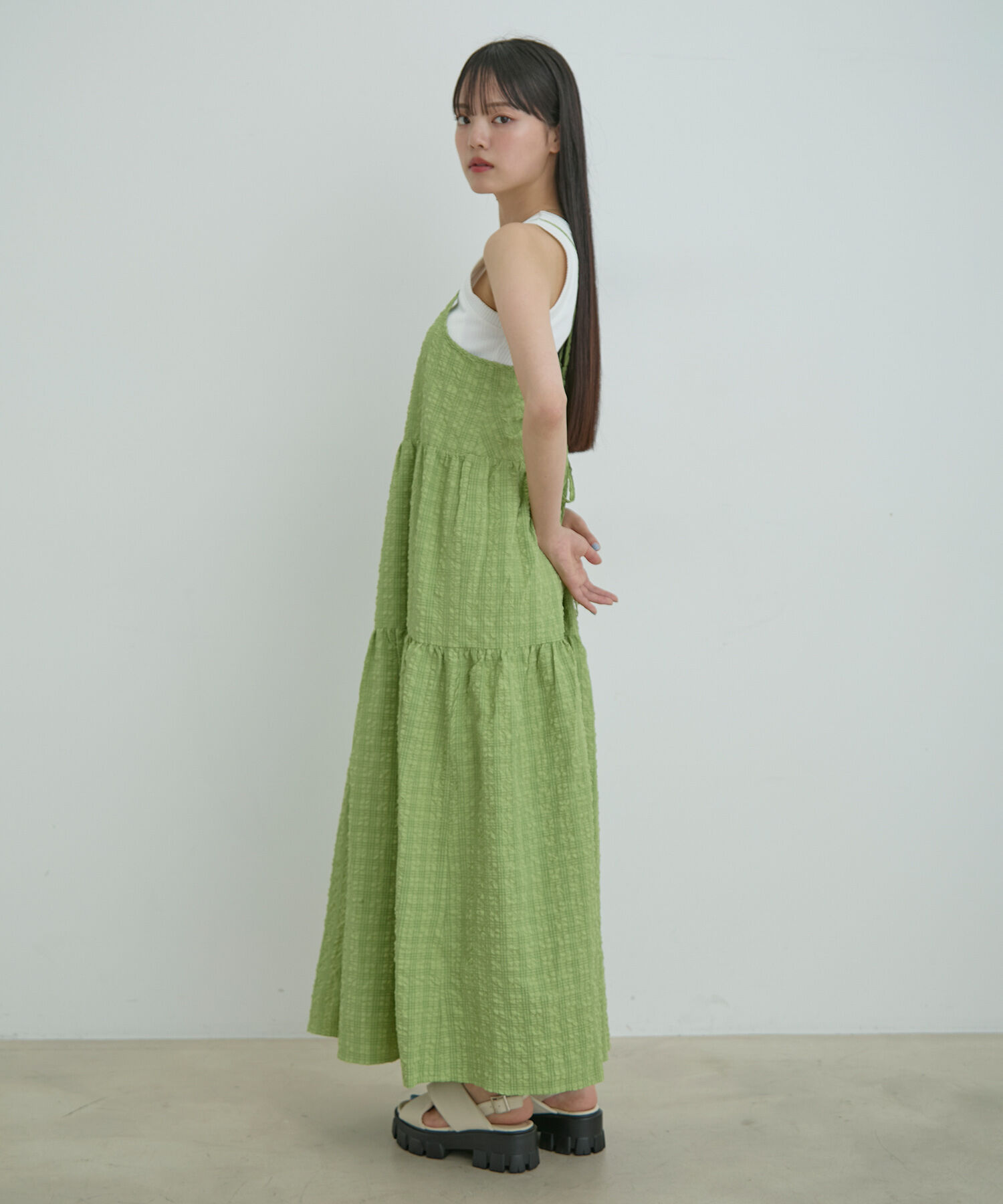 VIS「【洗える】ぽこぽこチェック柄ティアードキャミワンピース」|ワンピース|