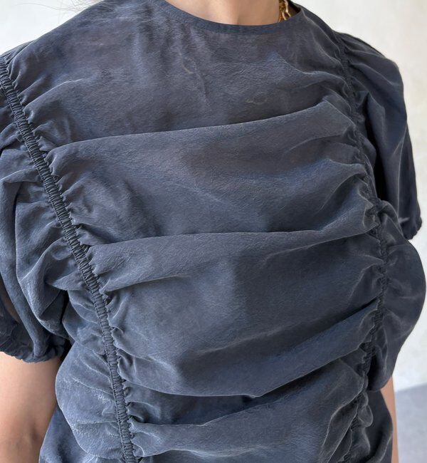  「【WEB限定】キュプラ混シャーリングブラウス」|シャツ・ブラウス|