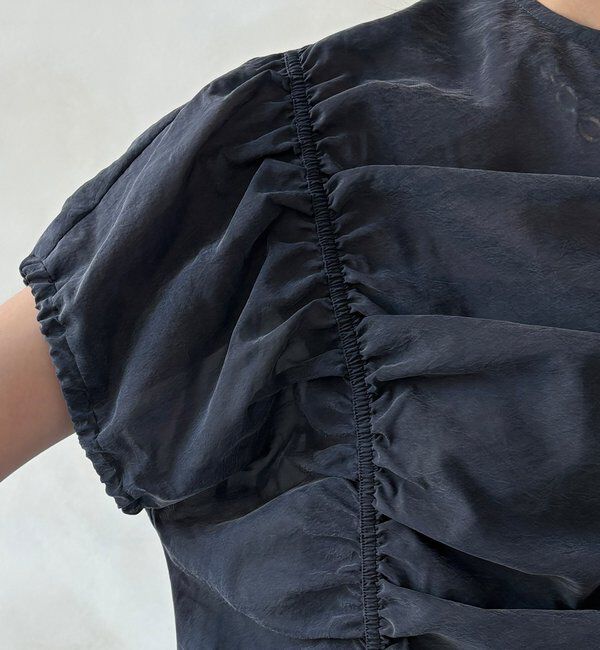  「【WEB限定】キュプラ混シャーリングブラウス」|シャツ・ブラウス|