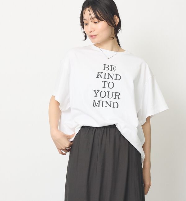 abahouse mavie「【裾タック】ロゴタックTシャツ/半袖/大人カジュアル/体型カバー【予約】」|Tシャツ・カットソー|