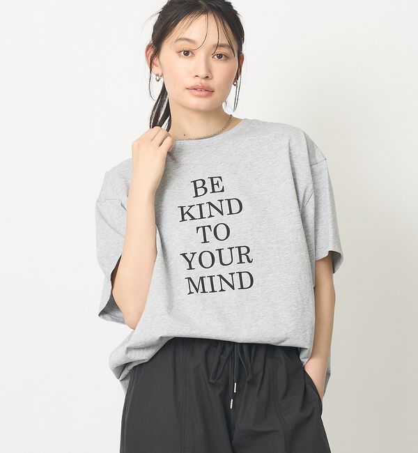 abahouse mavie「【裾タック】ロゴタックTシャツ/半袖/大人カジュアル/体型カバー【予約】」|Tシャツ・カットソー|