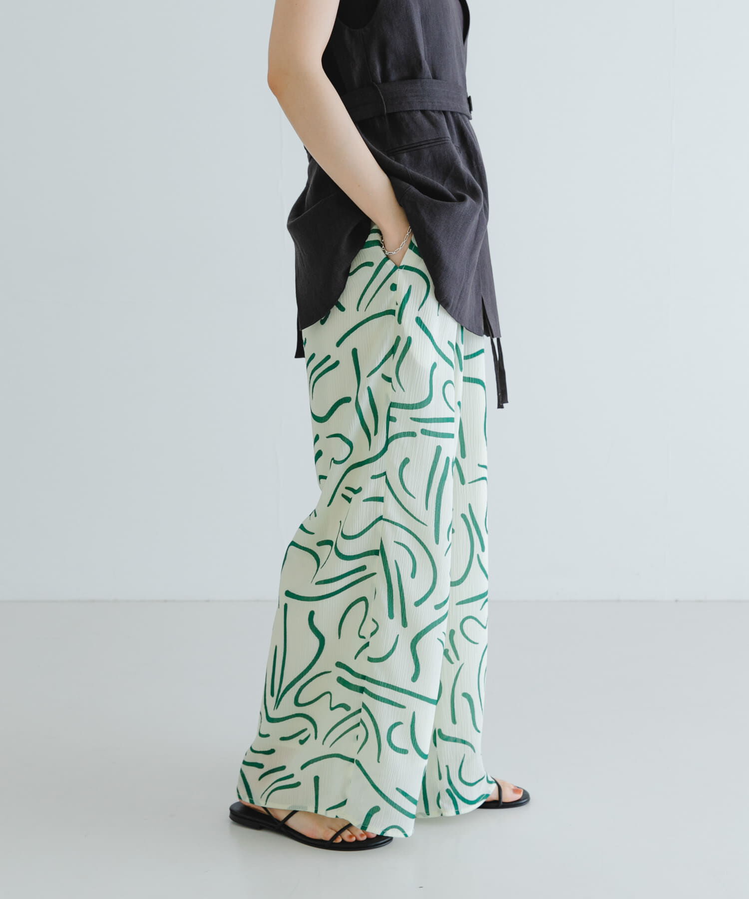 URBAN RESEARCH「『イージーケア』ドローイングアートプリントパンツ」|その他|