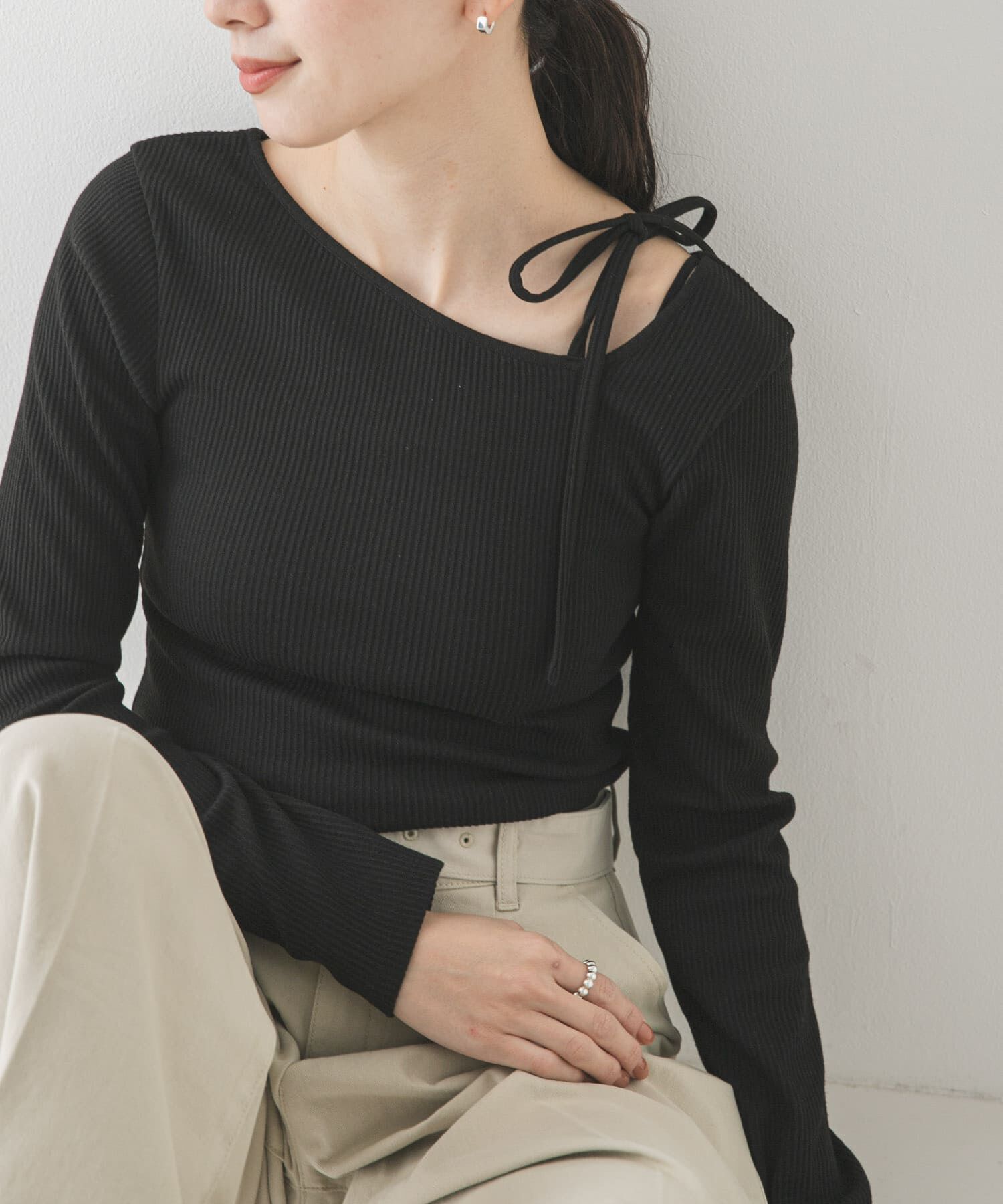 URBAN RESEARCH「カットアウトリボントップス」|Tシャツ・カットソー|ブラック