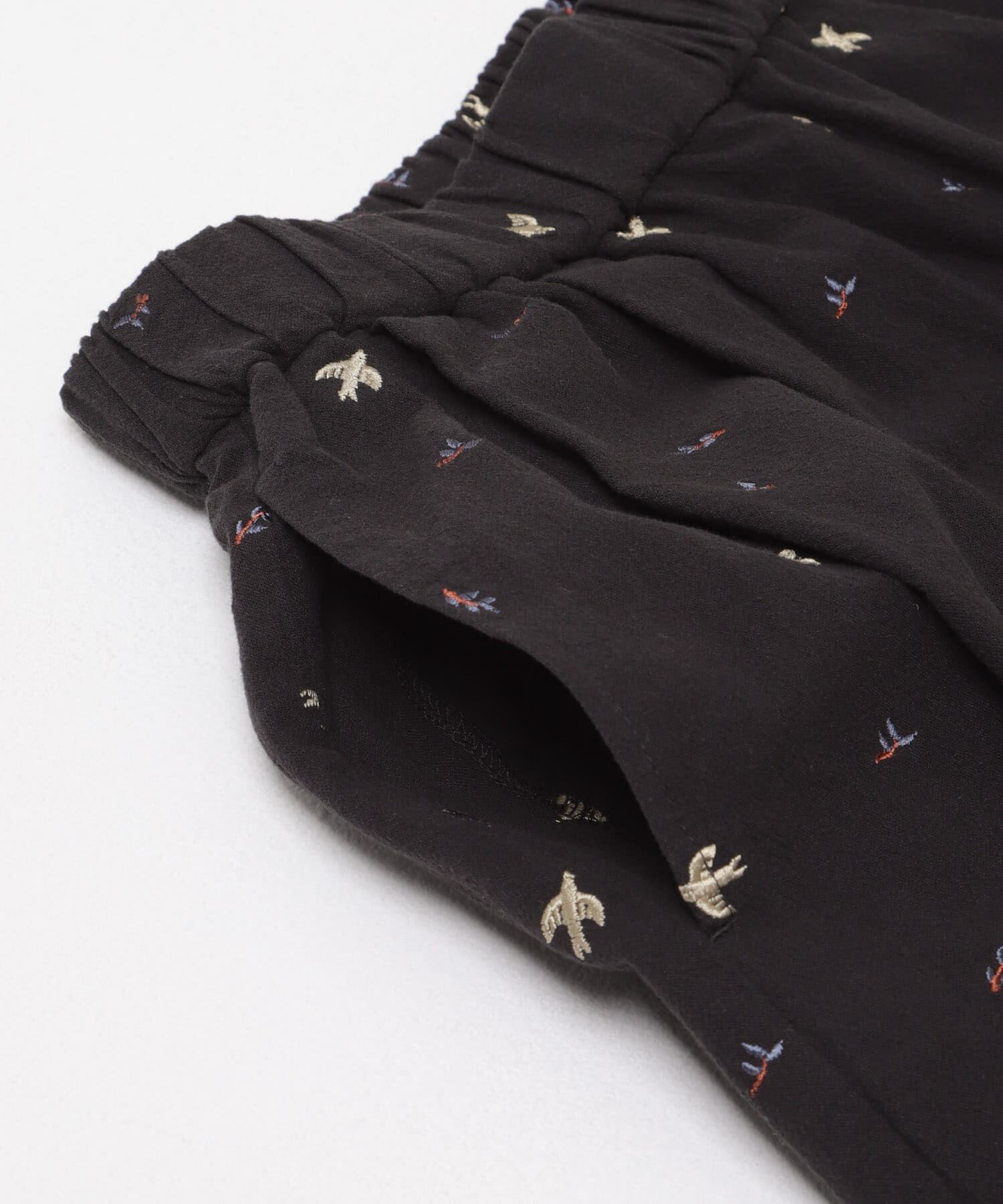 かぐれ「ツバメ刺繍イージーパンツ」|その他|
