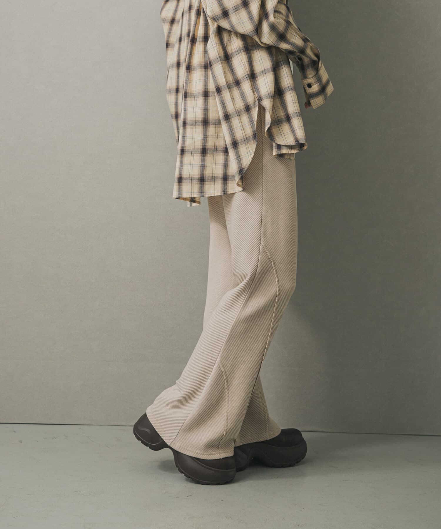 SENSE OF PLACE by URBAN RESEARCH「カットフレアパンツ」|その他|ベージュ