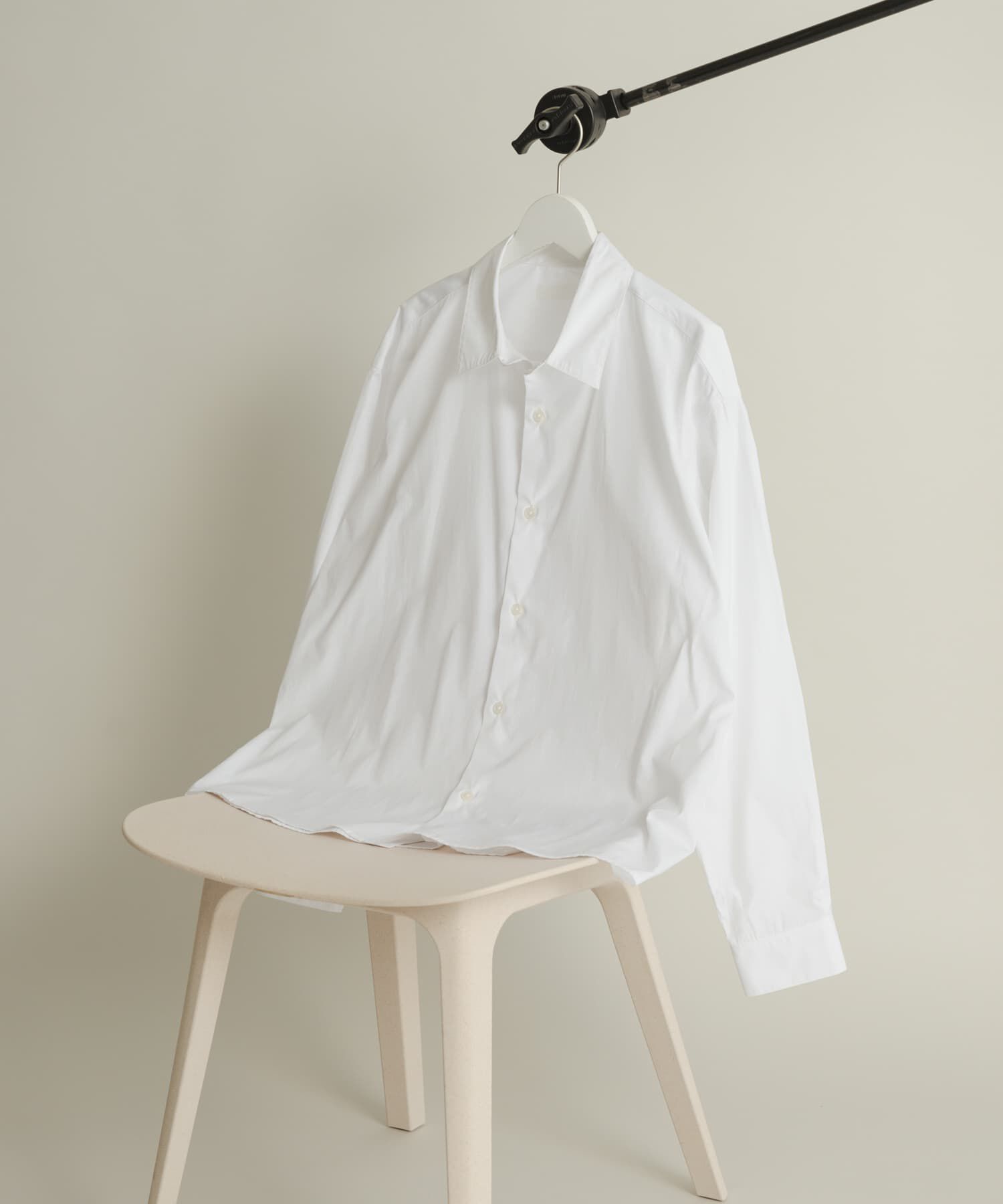 SENSE OF PLACE by URBAN RESEARCH「『WEB/一部店舗限定』コンフォートレギュラーカラーシャツ」|シャツ・ブラウス|ホワイト