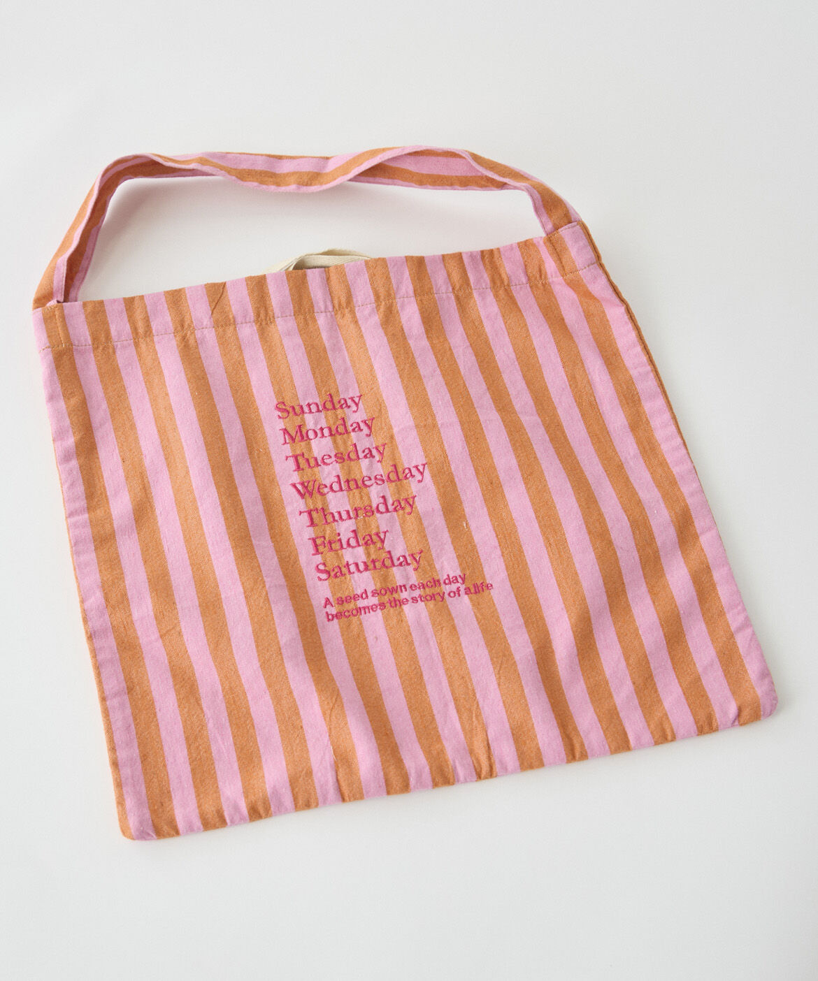 DAY by DAY it&rsquo;s international「ストライプファブリックワンショルダーバッグ《beej》」|その他|オレンジ1