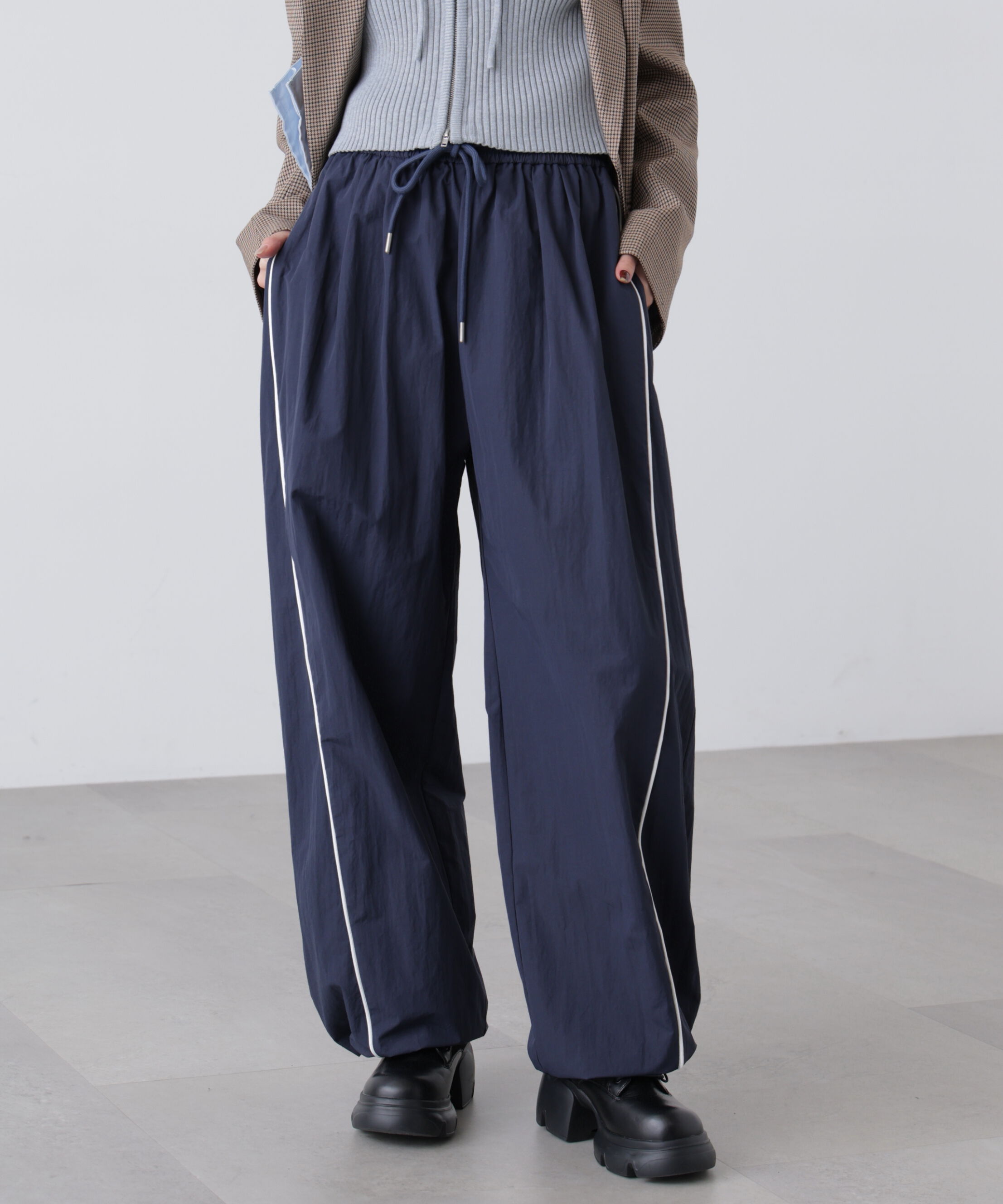  「サイドタック配色ラインナイロンパンツ」|その他|ネイビー