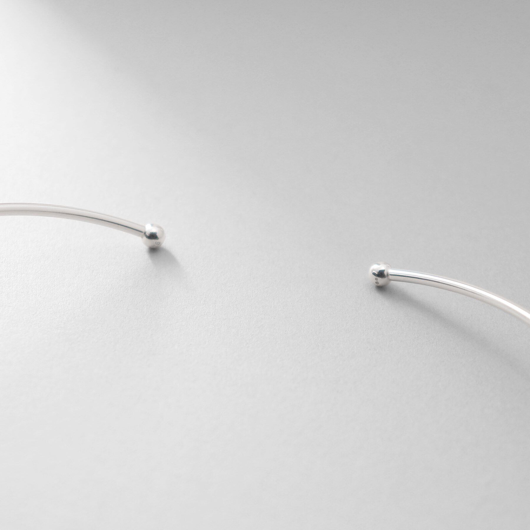 COCOSHNIK ONKITSCH「シルバー ホロウフレキシブルチョーカー」|ネックレス|